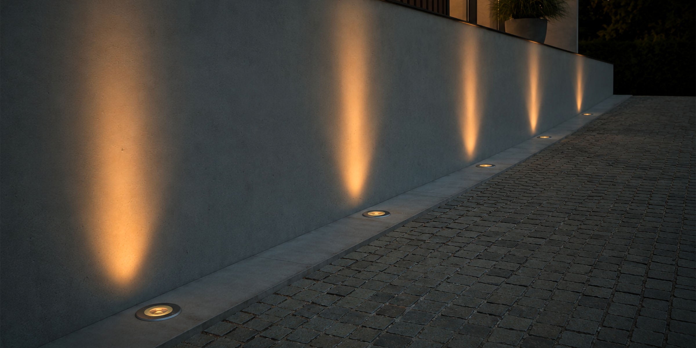 Luminaire encastrable de sol extérieur : faut-il choisir un modèle IP67, IK10 ou carrossable ?