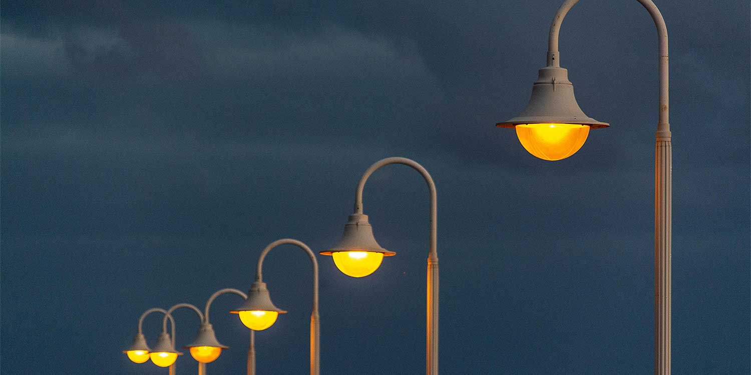 Relamping LED professionnel : éclairage public, industrie, sport, commerce… qui est concerné ?