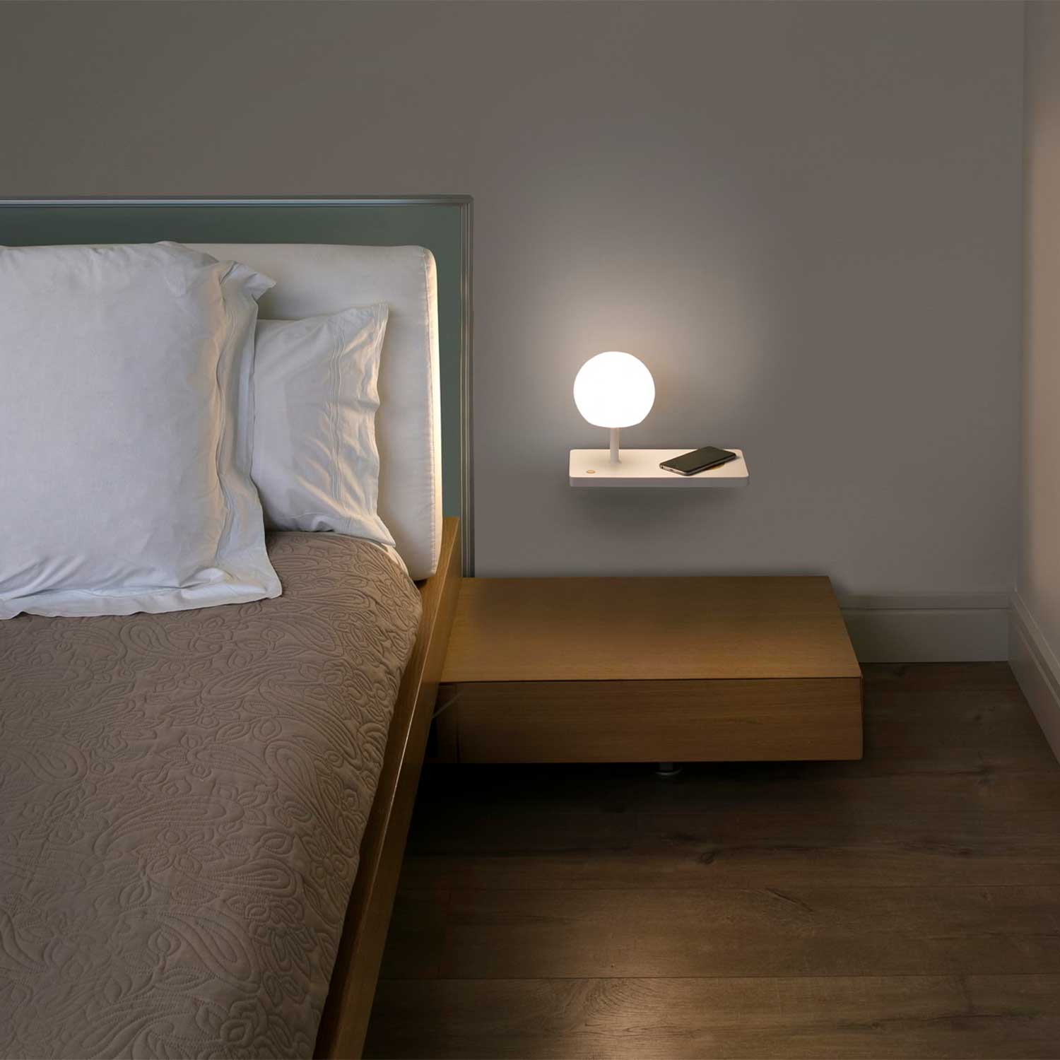 Niko - Wandlampe mit Ablage und USB-Anschluss für Schlafzimmer