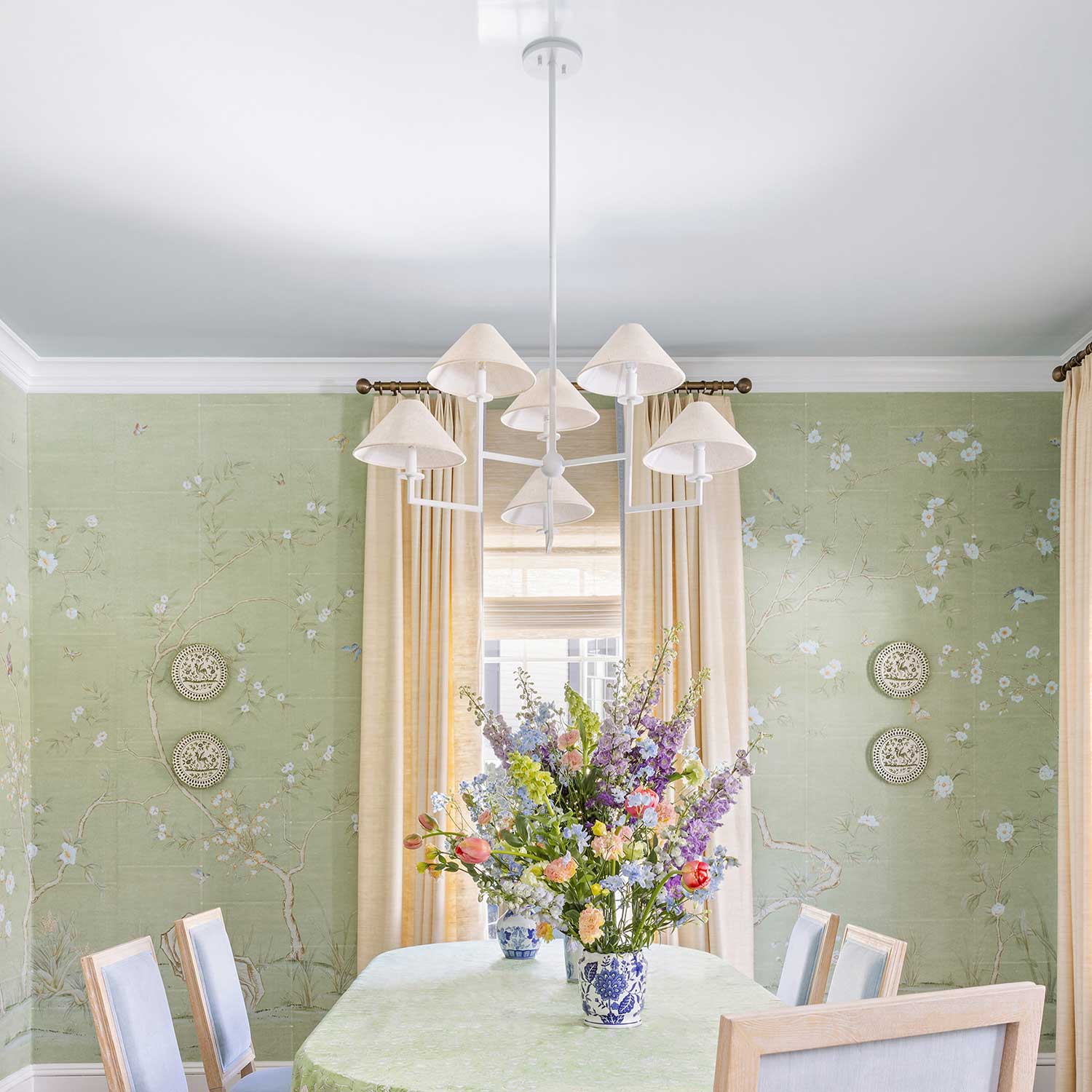 Gladwyne - White metal chandelier with linen lampshade
