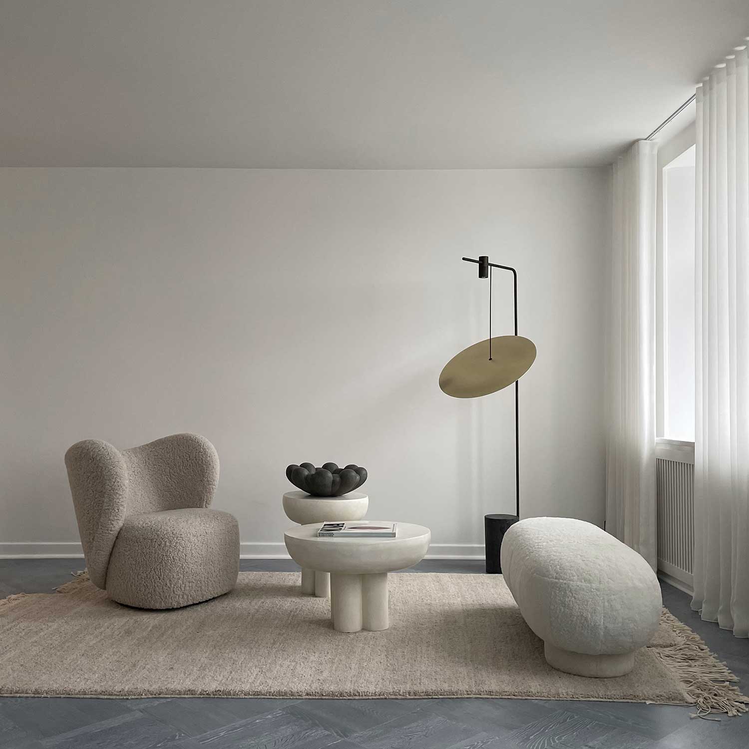 The Moon - Lámpara de pie latón y mármol para salón contemporáneo