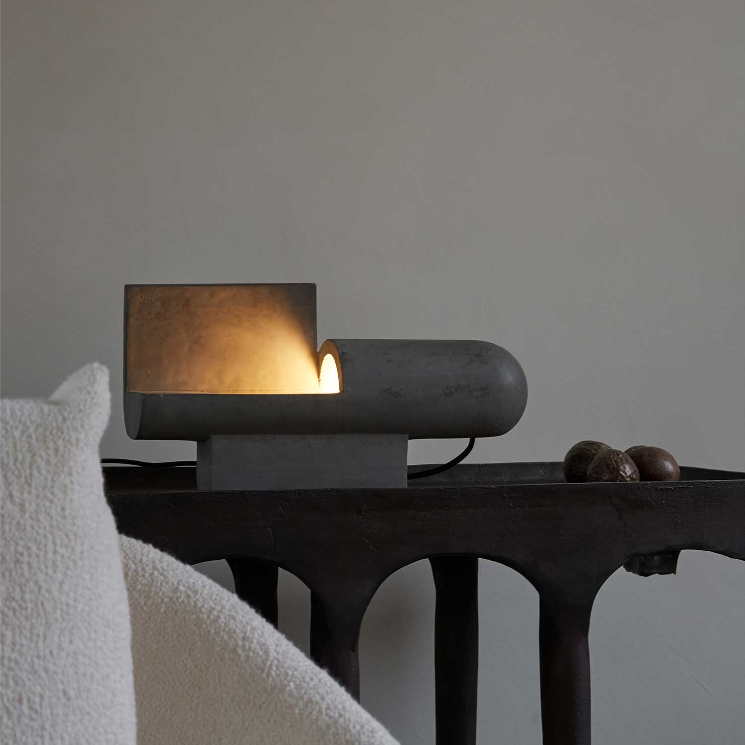 Brutalist Lamp - Lampe à poser design avion en céramique