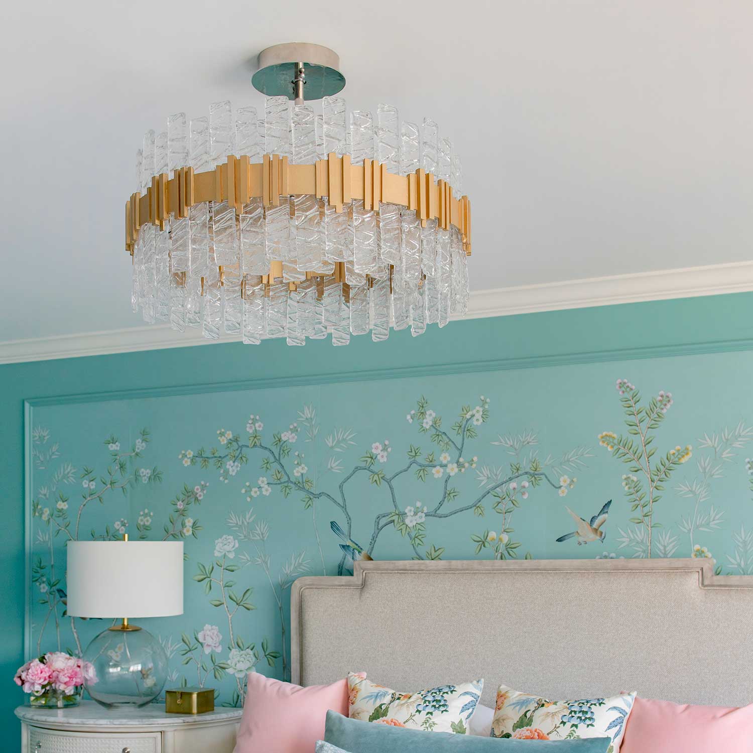 Ciro – Italienischer Designer-Kronleuchter aus Gold und Glas für ein luxuriöses Wohnzimmer