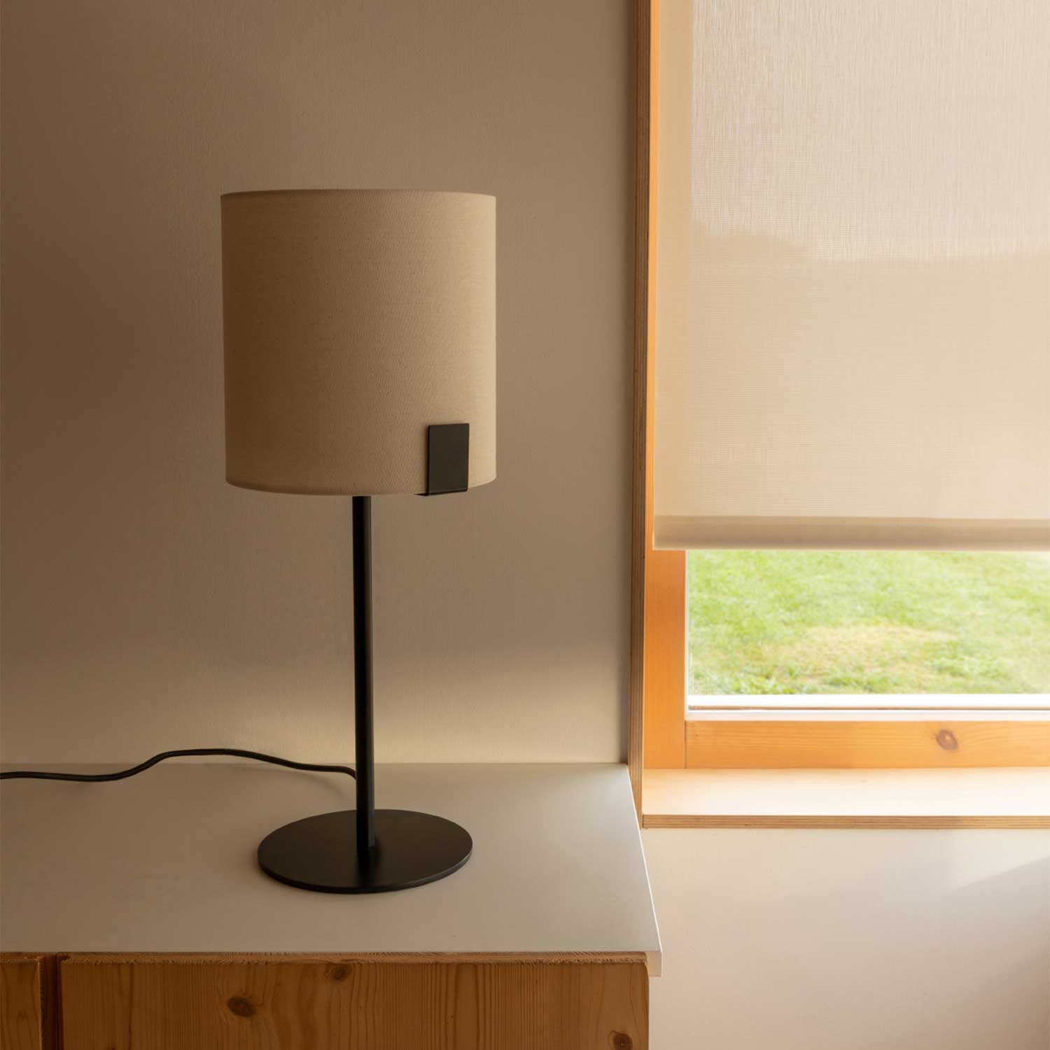 Nila - Lampe de chevet abat-jour tissu pour chambre moderne