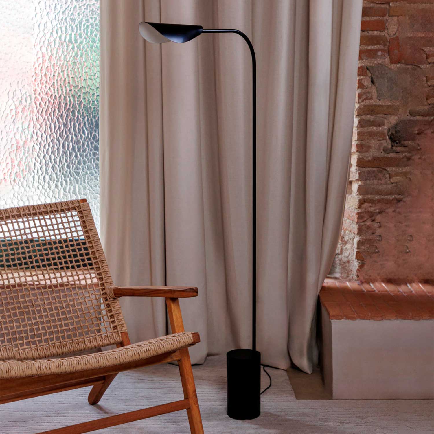 Liggera - Stehlampe Metall schwarz modernes Design