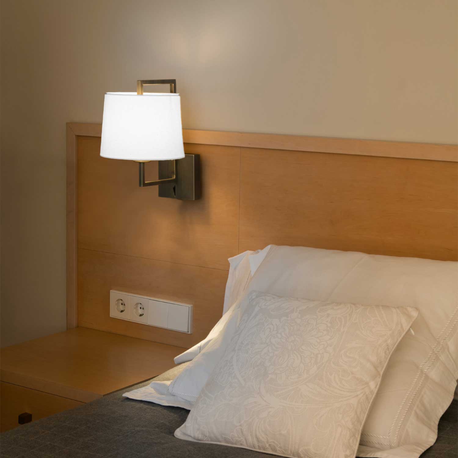 Frame - Applique murale vintage en bronze et abat-jour tissu