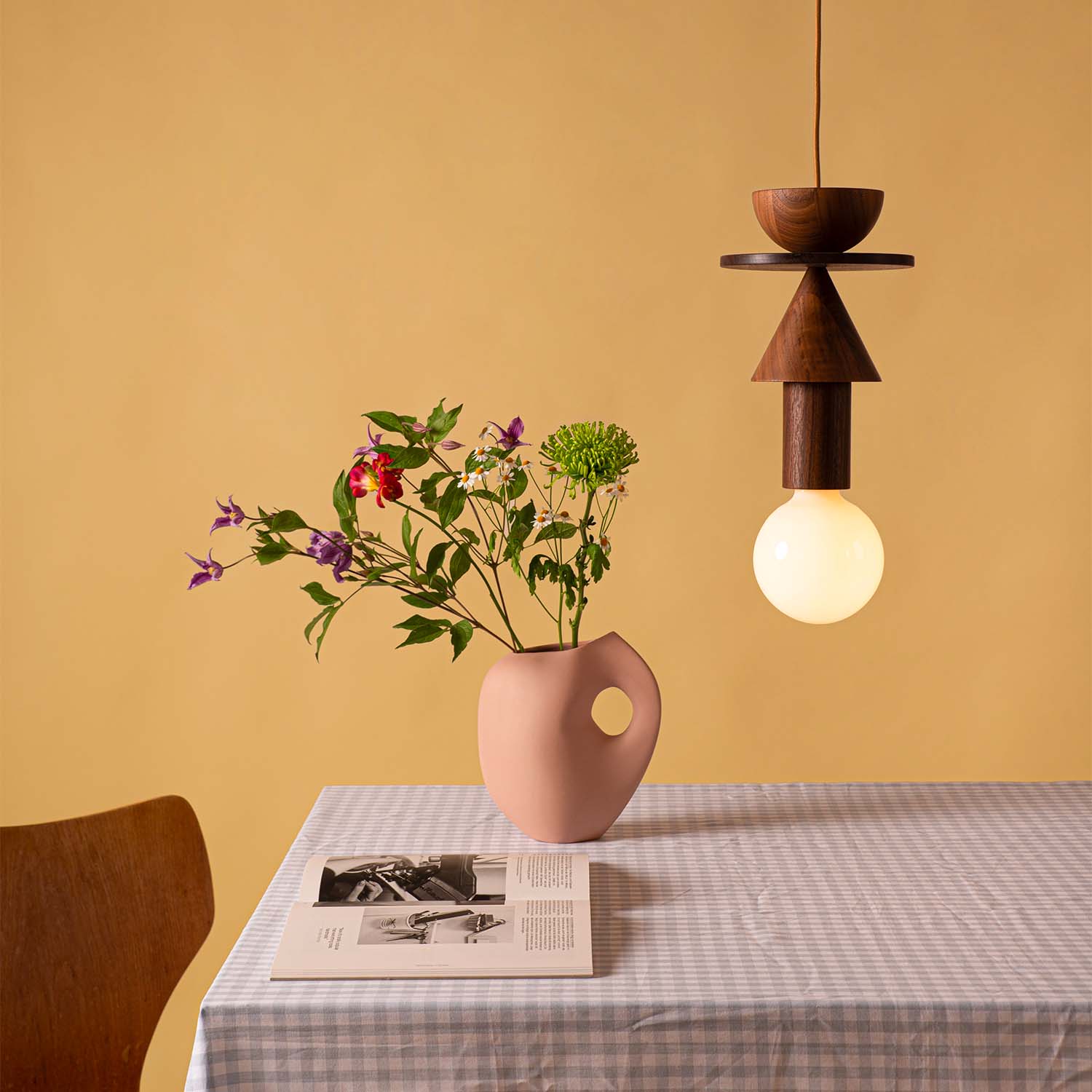 JUNIT WALNUT - Sospensione a forma di bilboquet in legno di noce