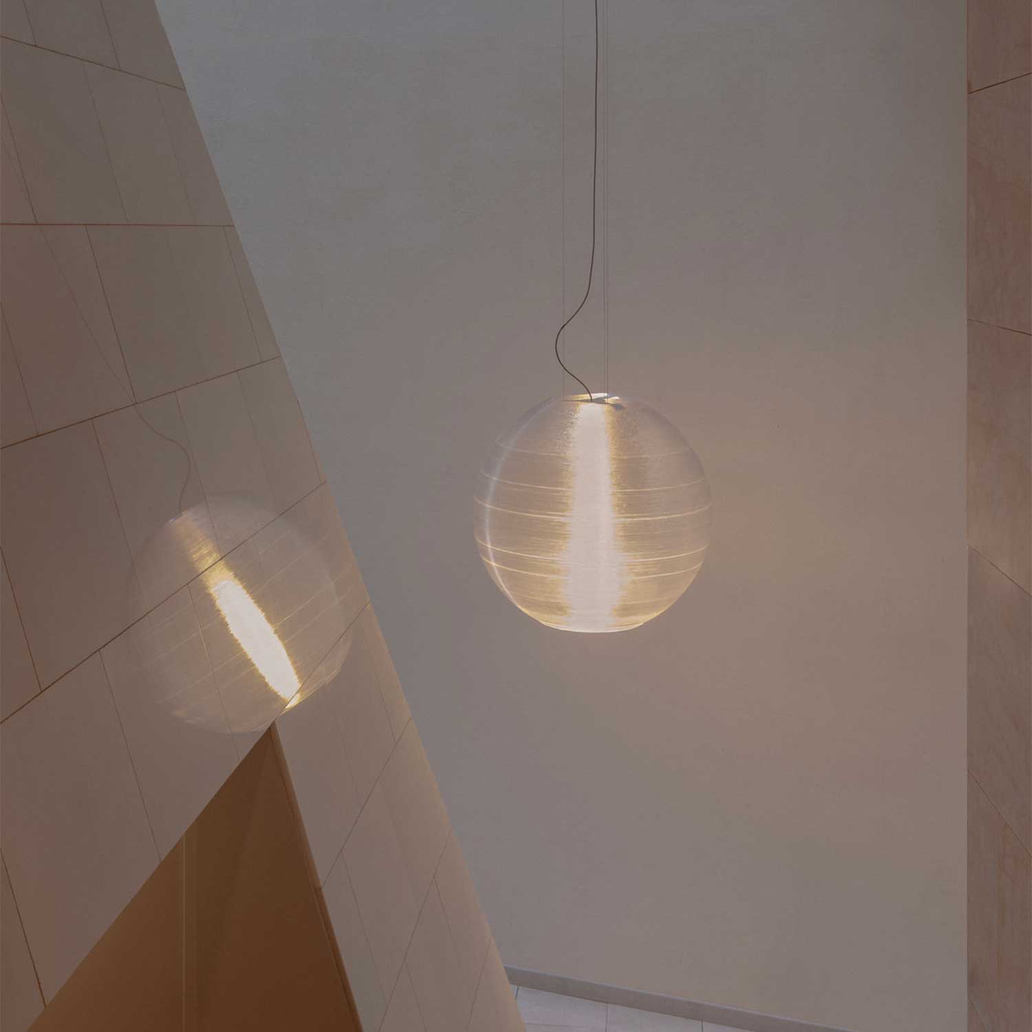 Aire - Suspension design boule en verre pour salon