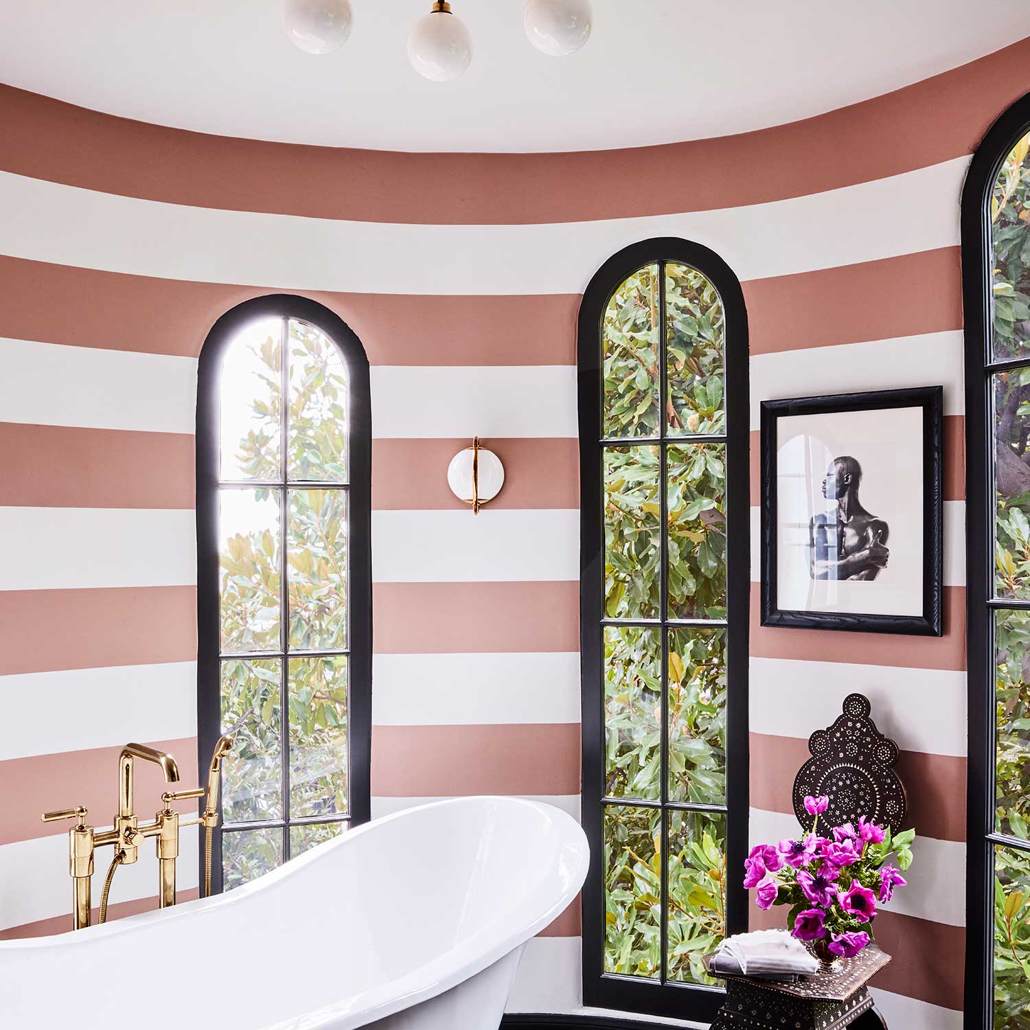 Everley - Aplique de pared de latón moderno para salón