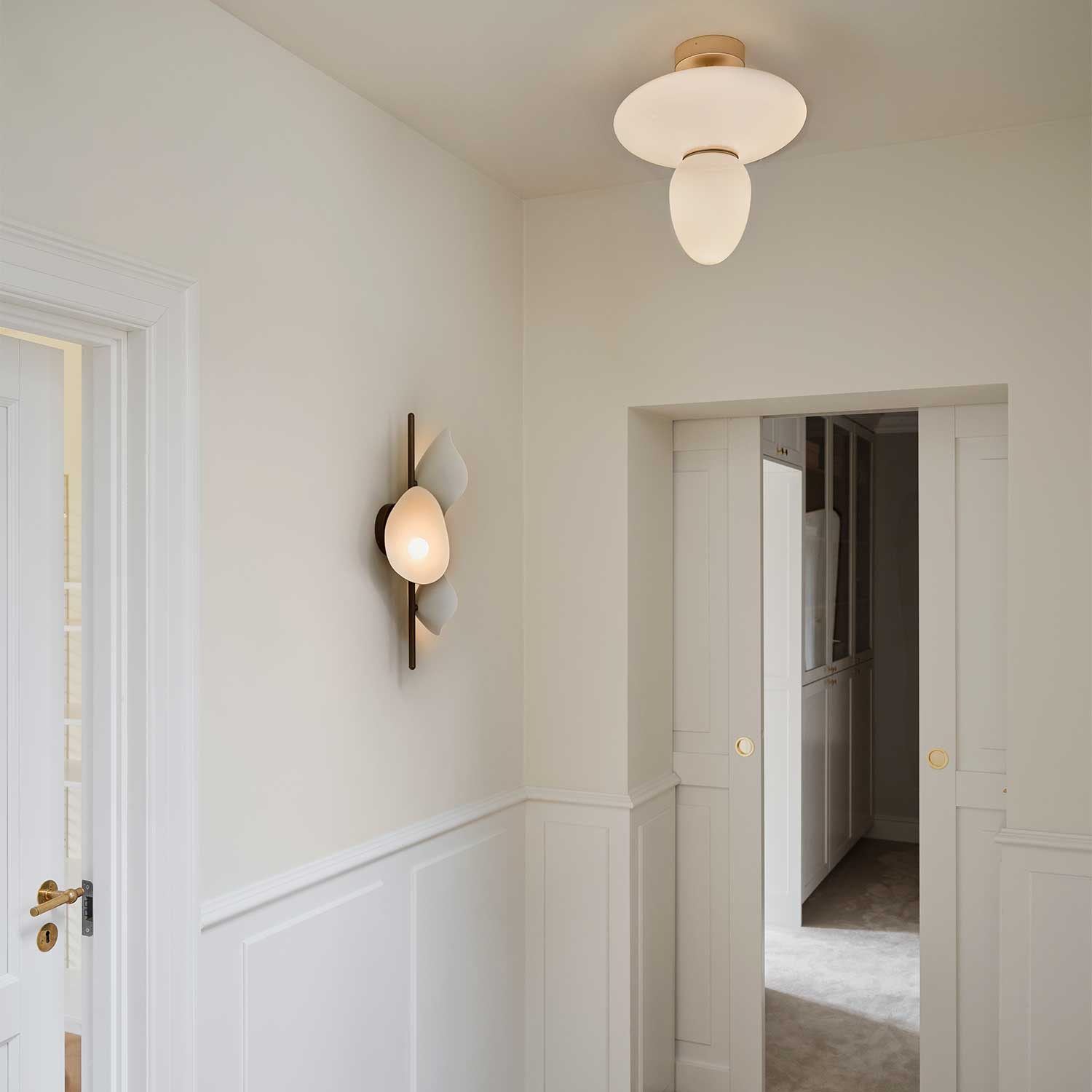 FLORII 3 - Настенный светильник с ветвью и лепестками дизайна