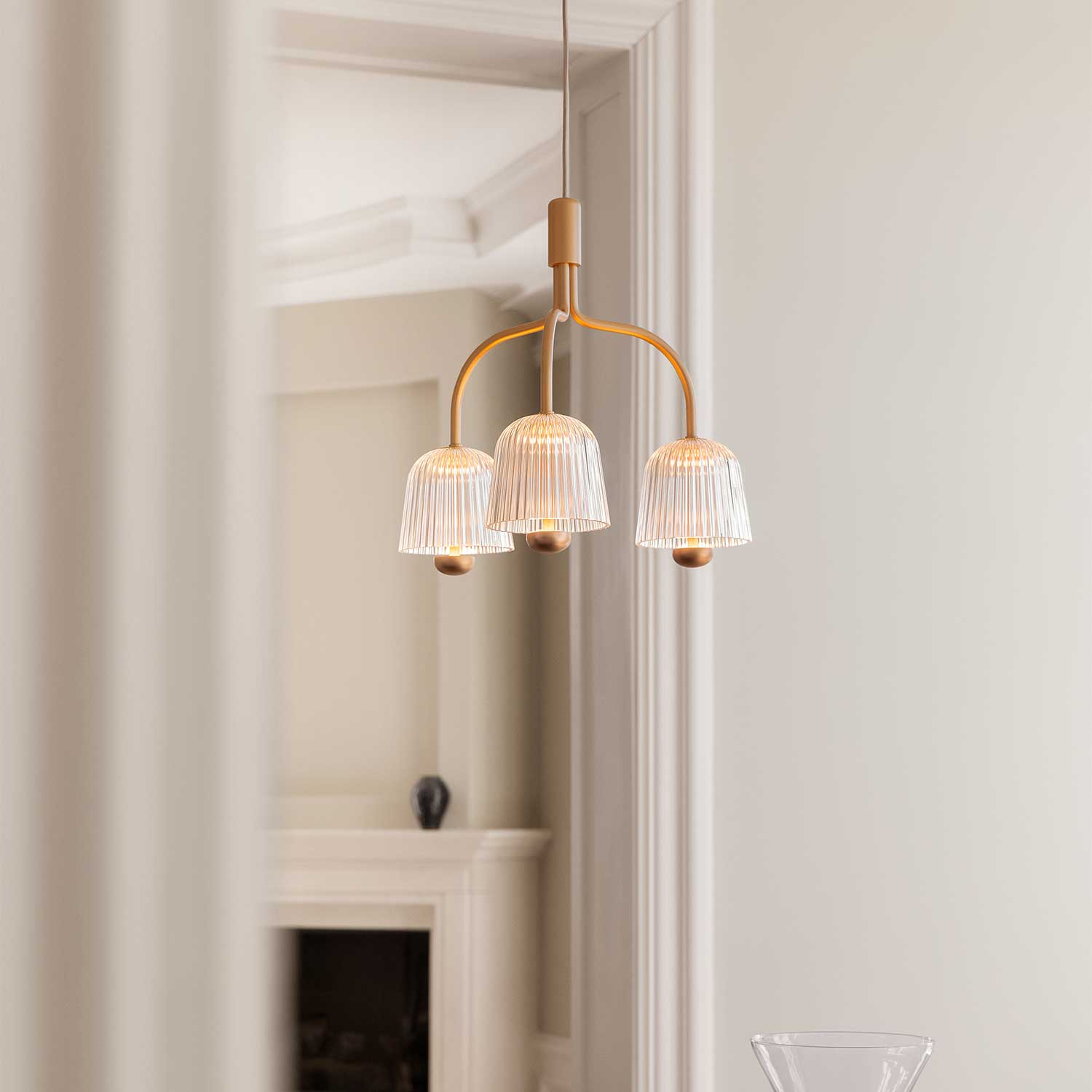 Asteea 3 - Lustre chic et moderne design en verre et doré