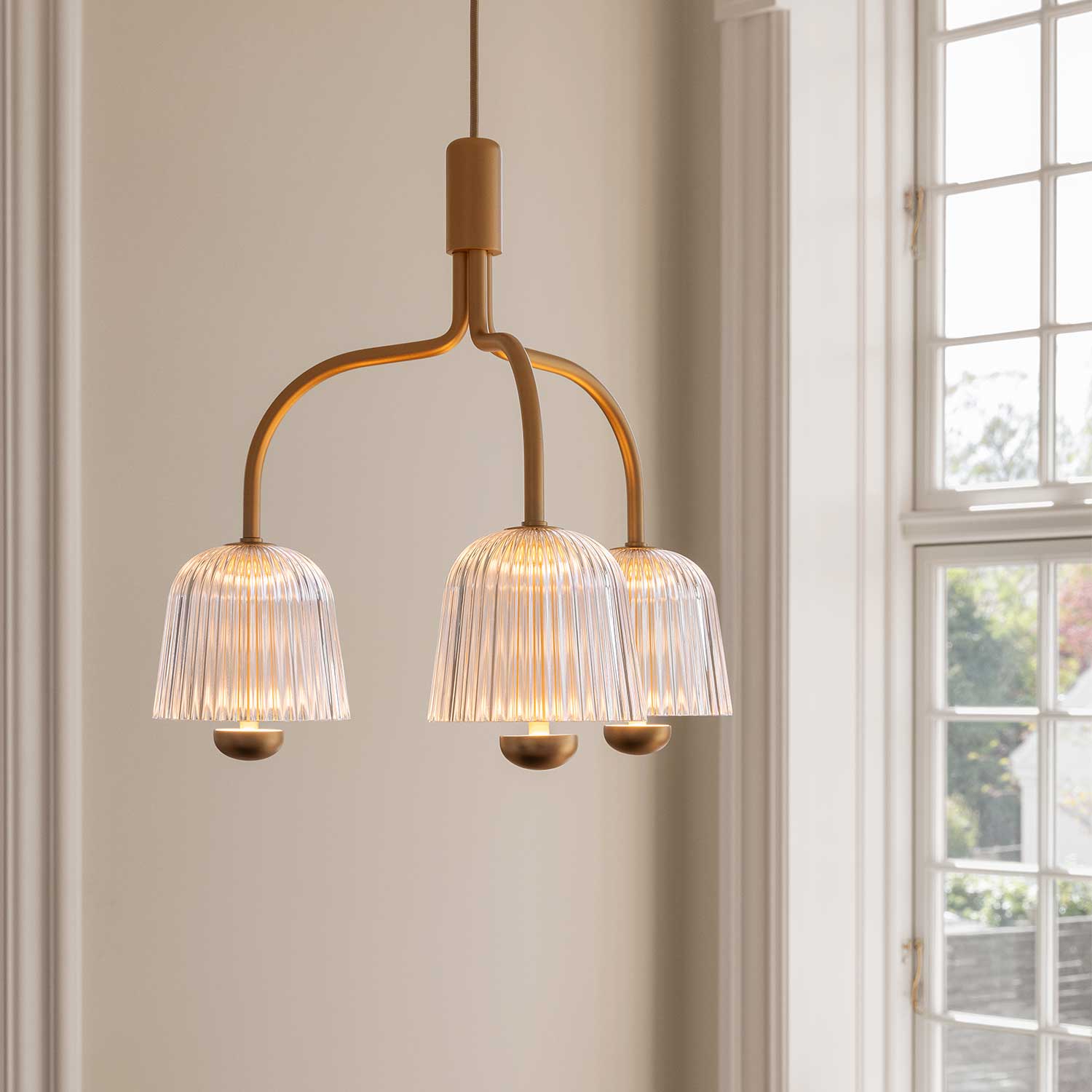 Asteea 3 - Chic and modern design chandelier in glass and gold