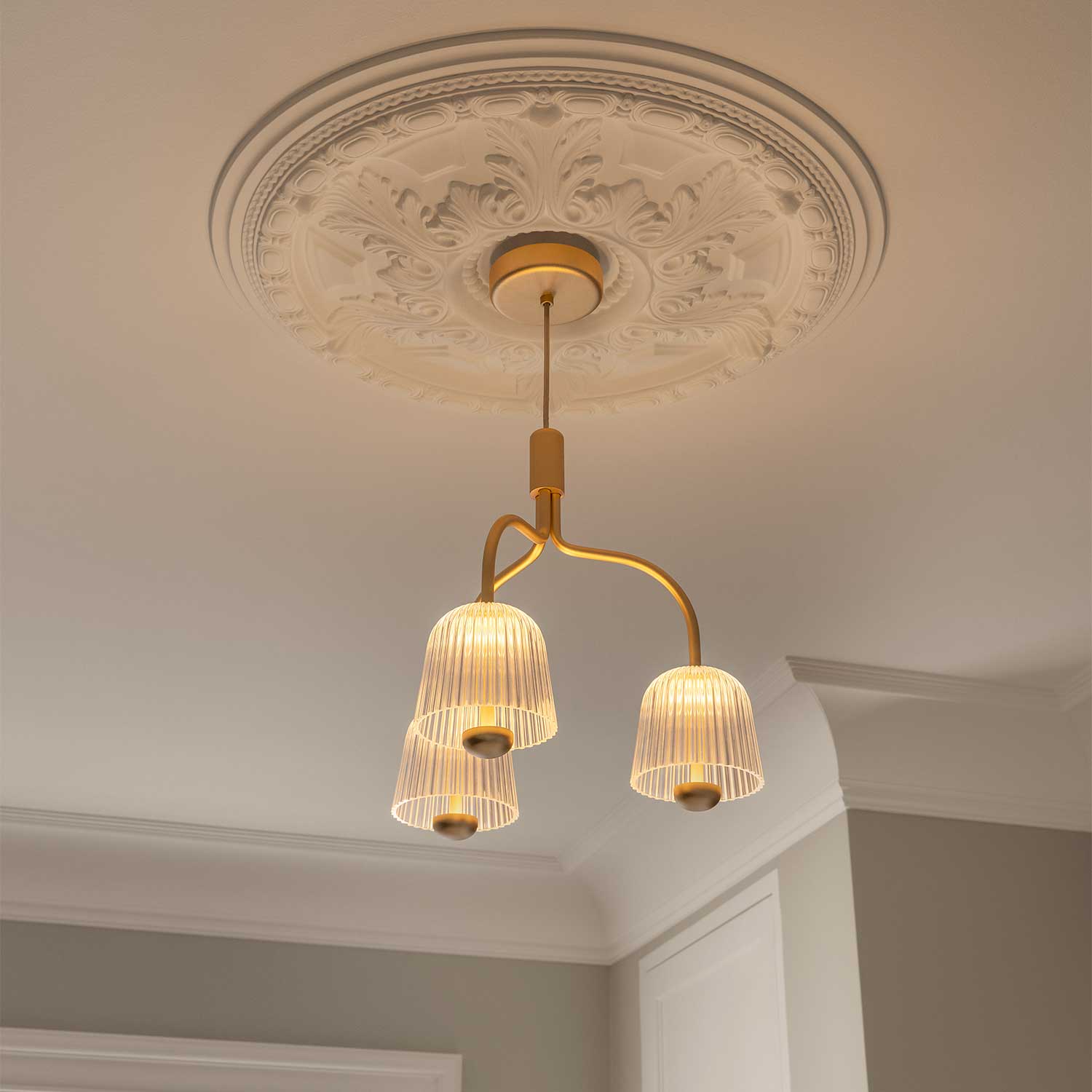 Asteea 3 - Lustre chic et moderne design en verre et doré