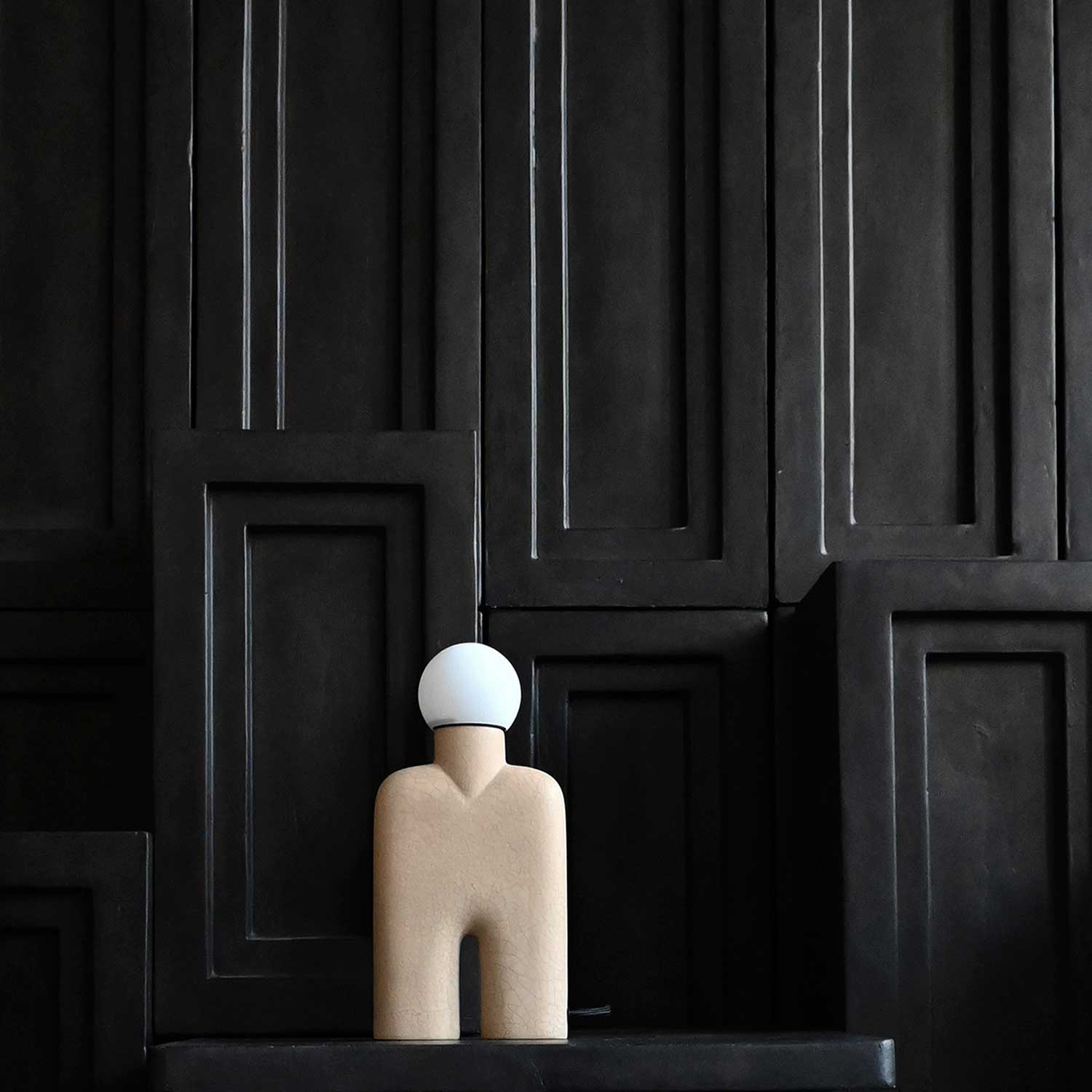 Cobra - Design-Tischlampe aus Keramik für modernes Wohnzimmer