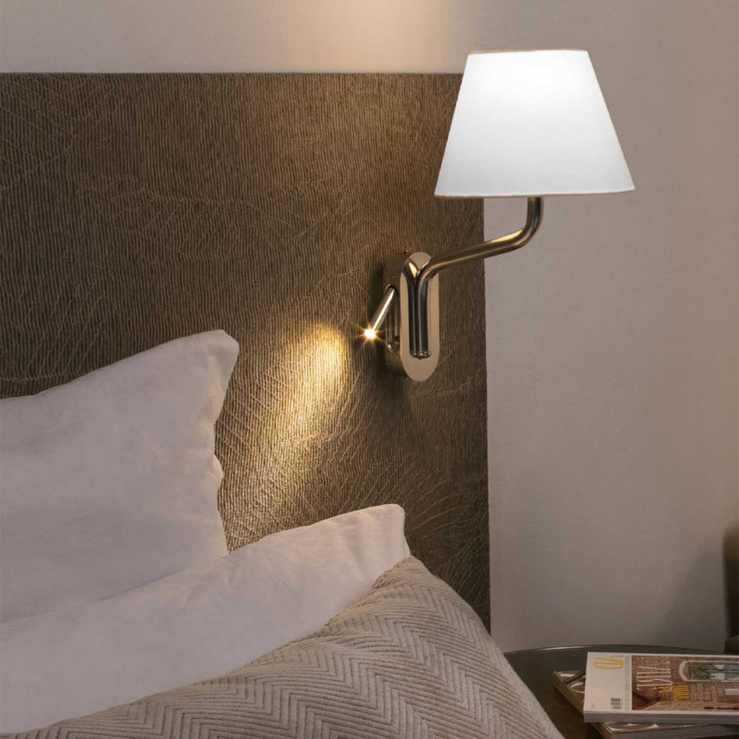 Eterna - Applique da parete lettura cromata con paralume per hotel