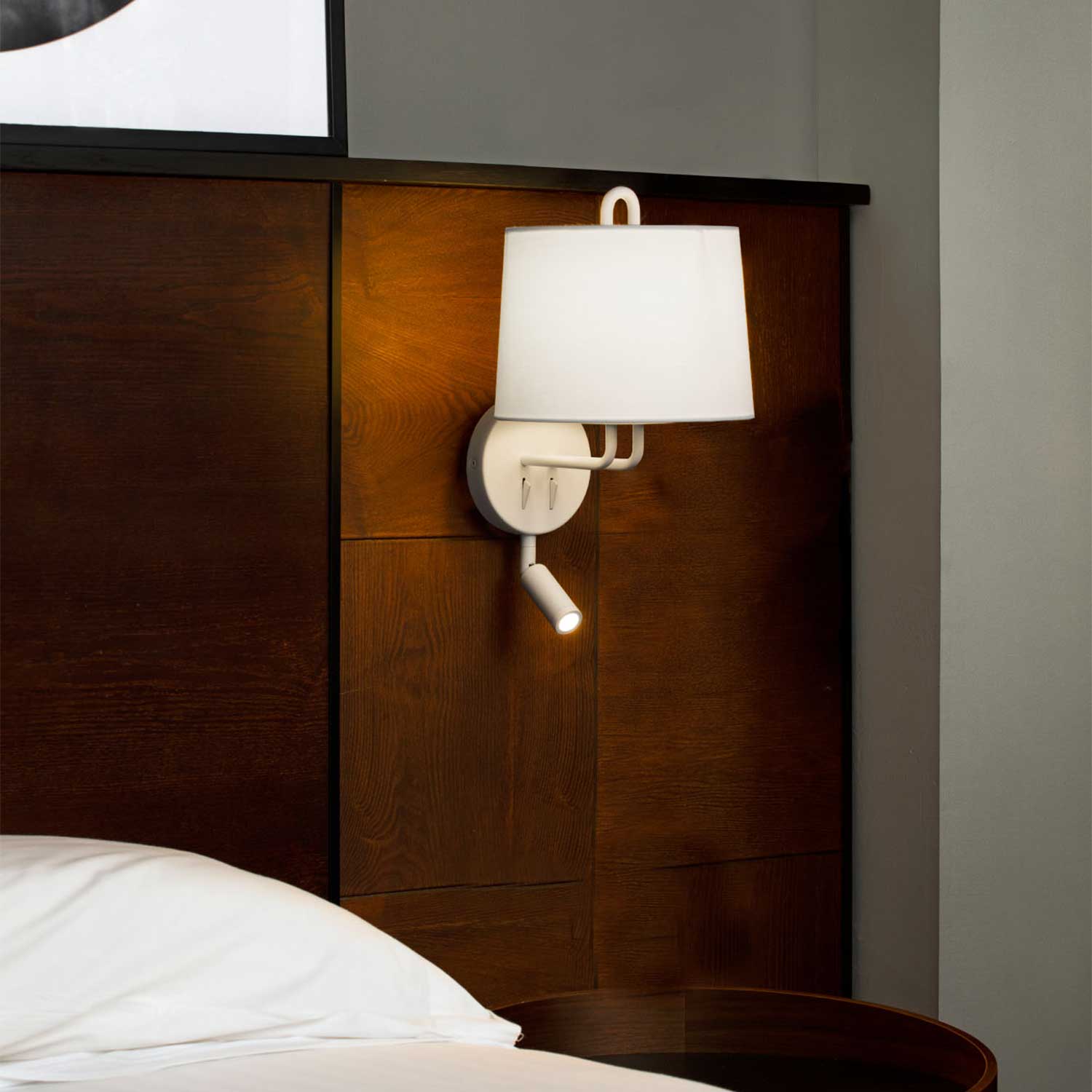 Montreal - Wall reading lamp for elegant hotel room