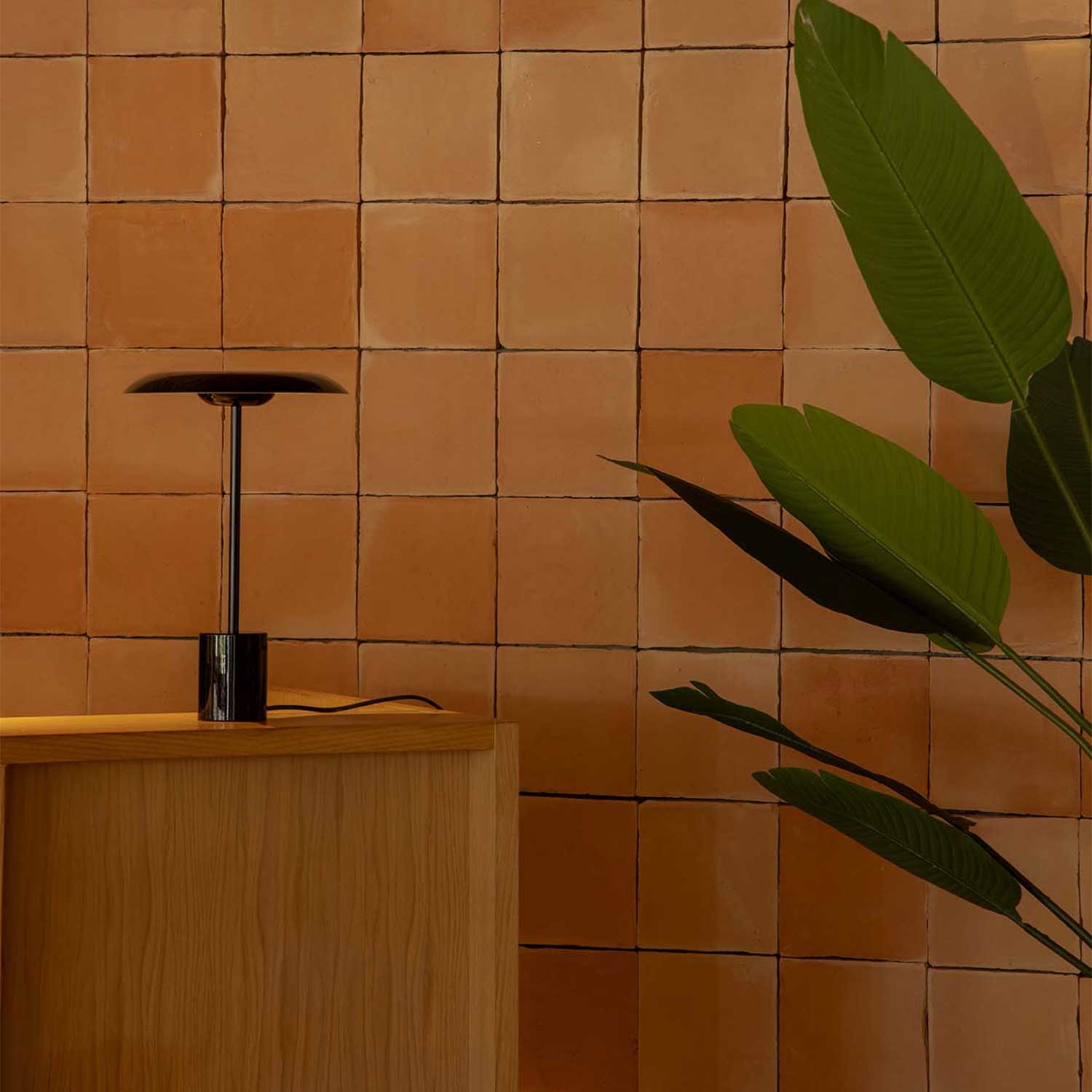 Hoshi - Ретро дизайнерская настольная лампа из стали