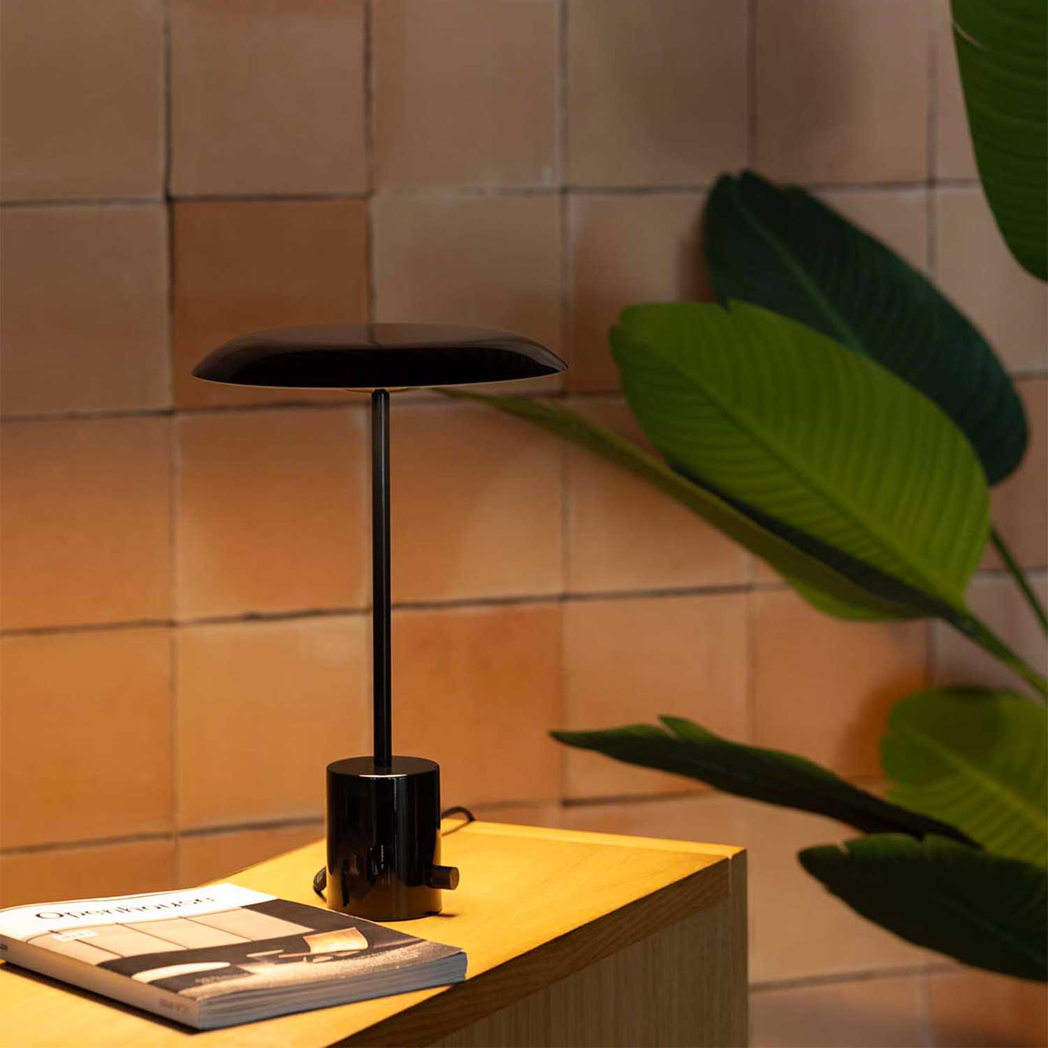 Hoshi - Ретро дизайнерская настольная лампа из стали