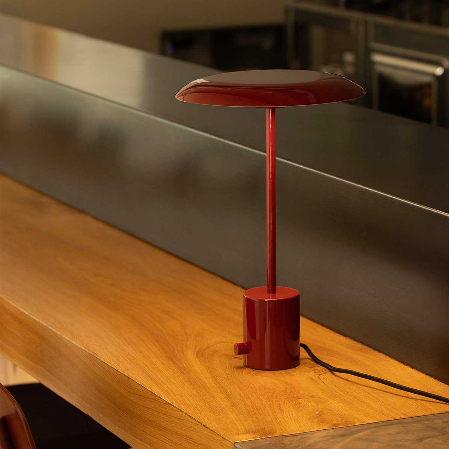 Hoshi - Lampe de table en acier design rétro