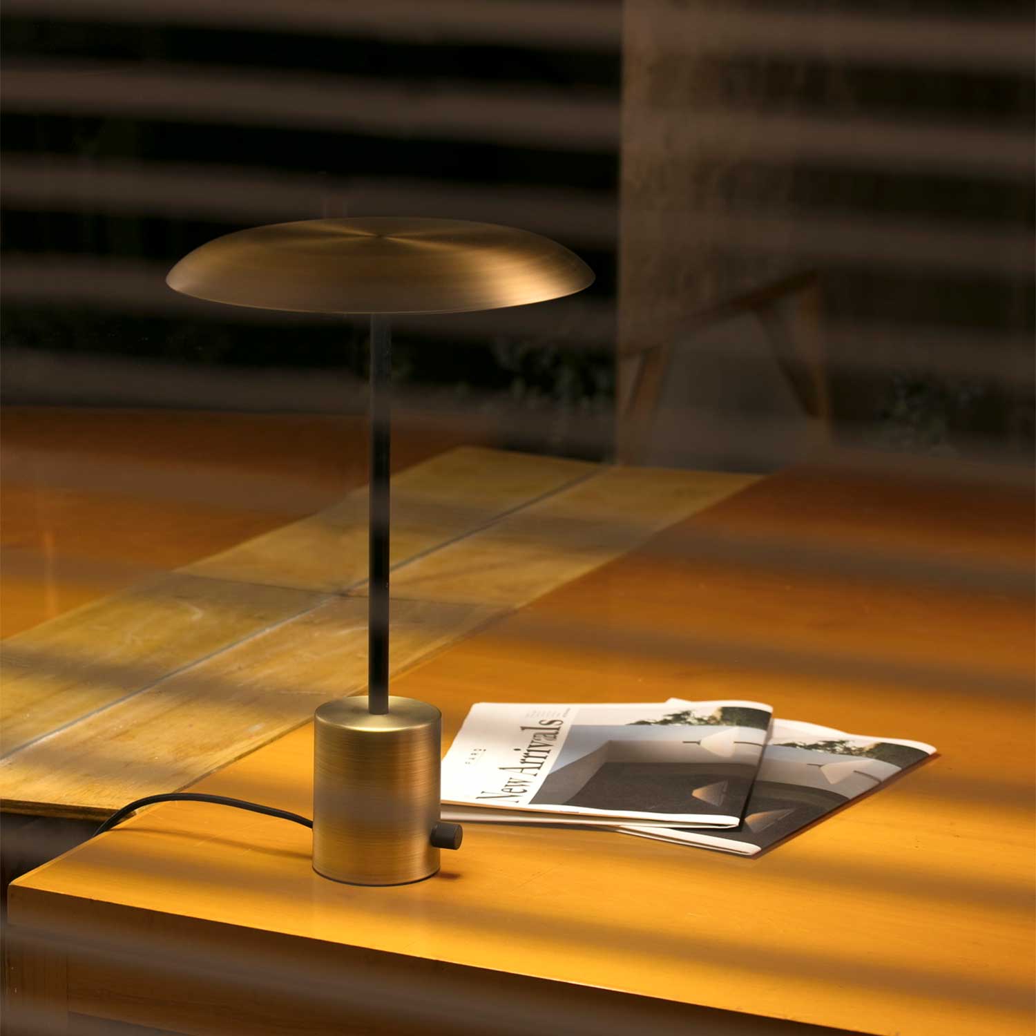 Hoshi - Ретро дизайнерская настольная лампа из стали