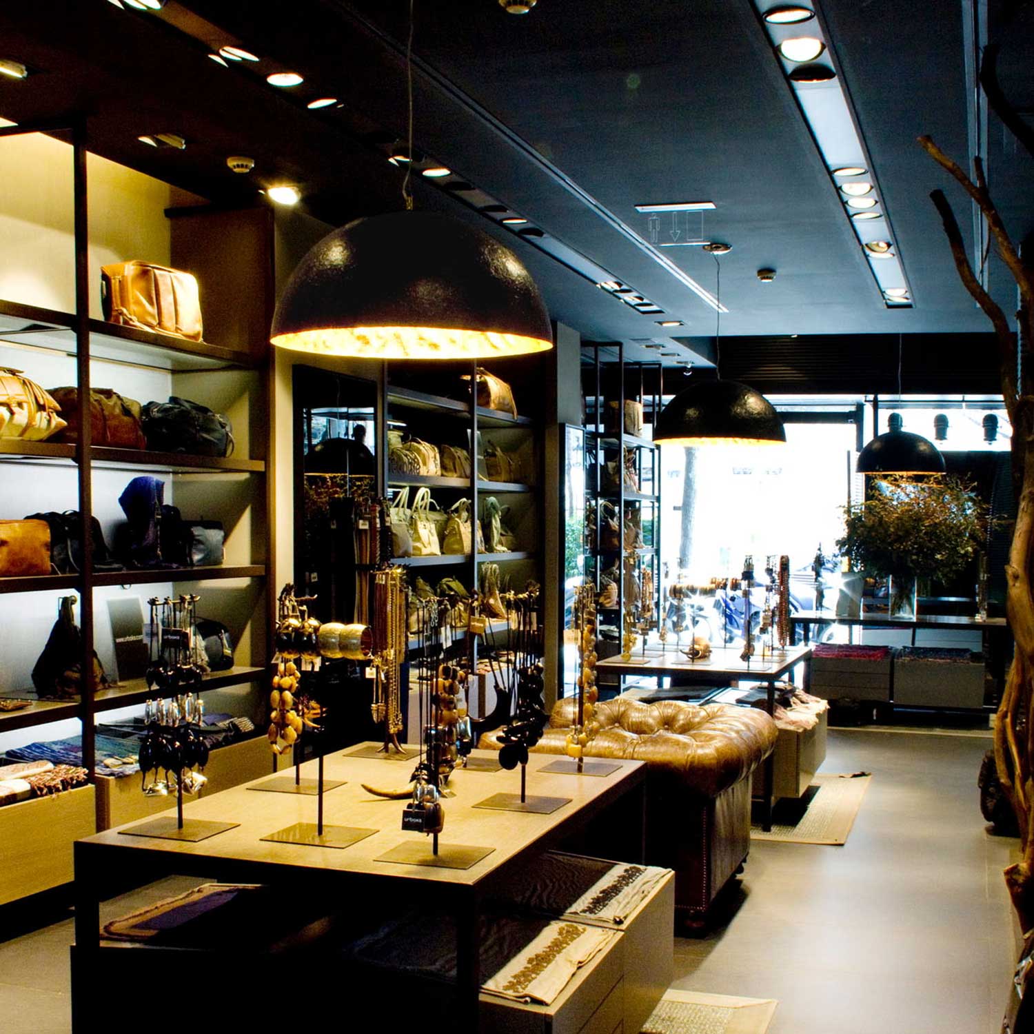 Magma - Gran lámpara colgante negra y dorada para comedor