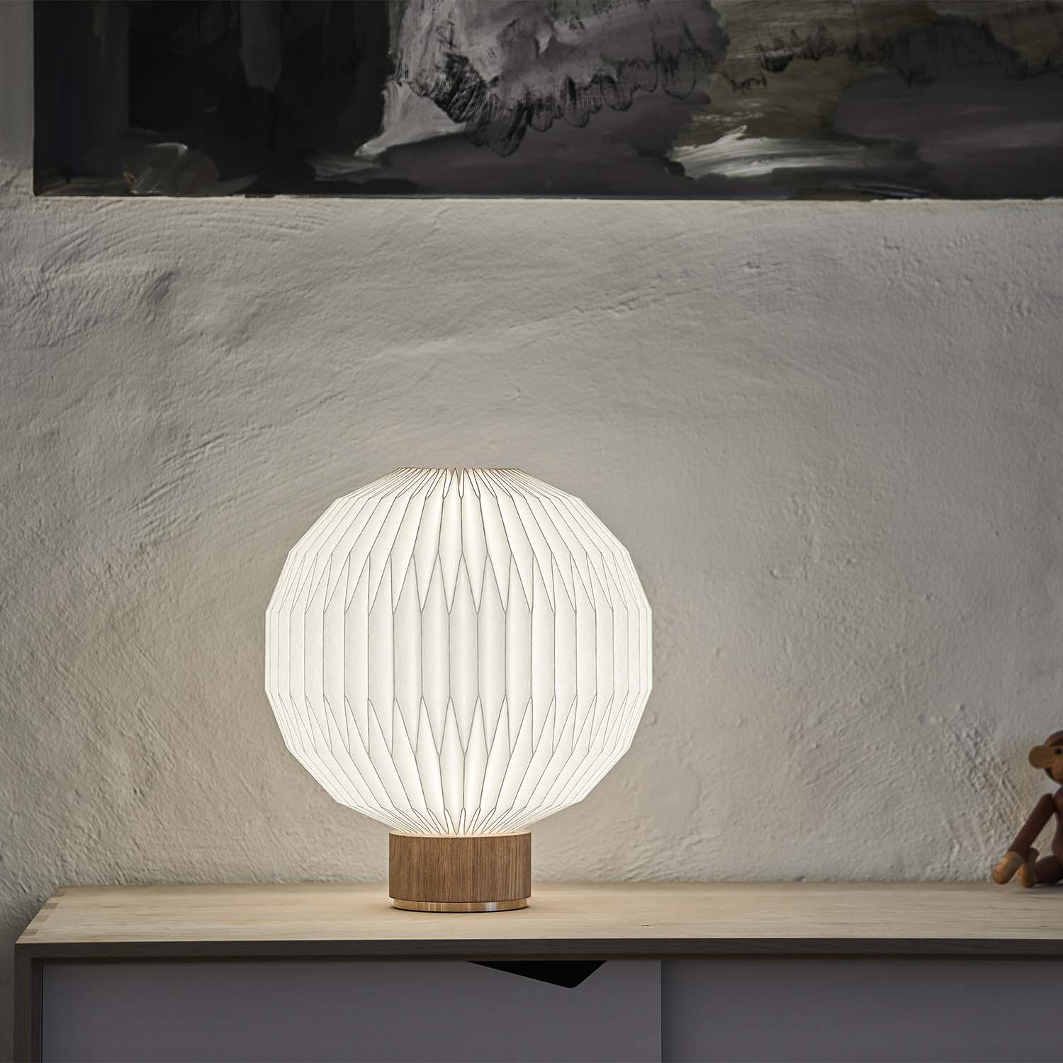 MODEL 375 - Настольная лампа из складной бумаги, дерева и белого цвета, изготовленная вручную