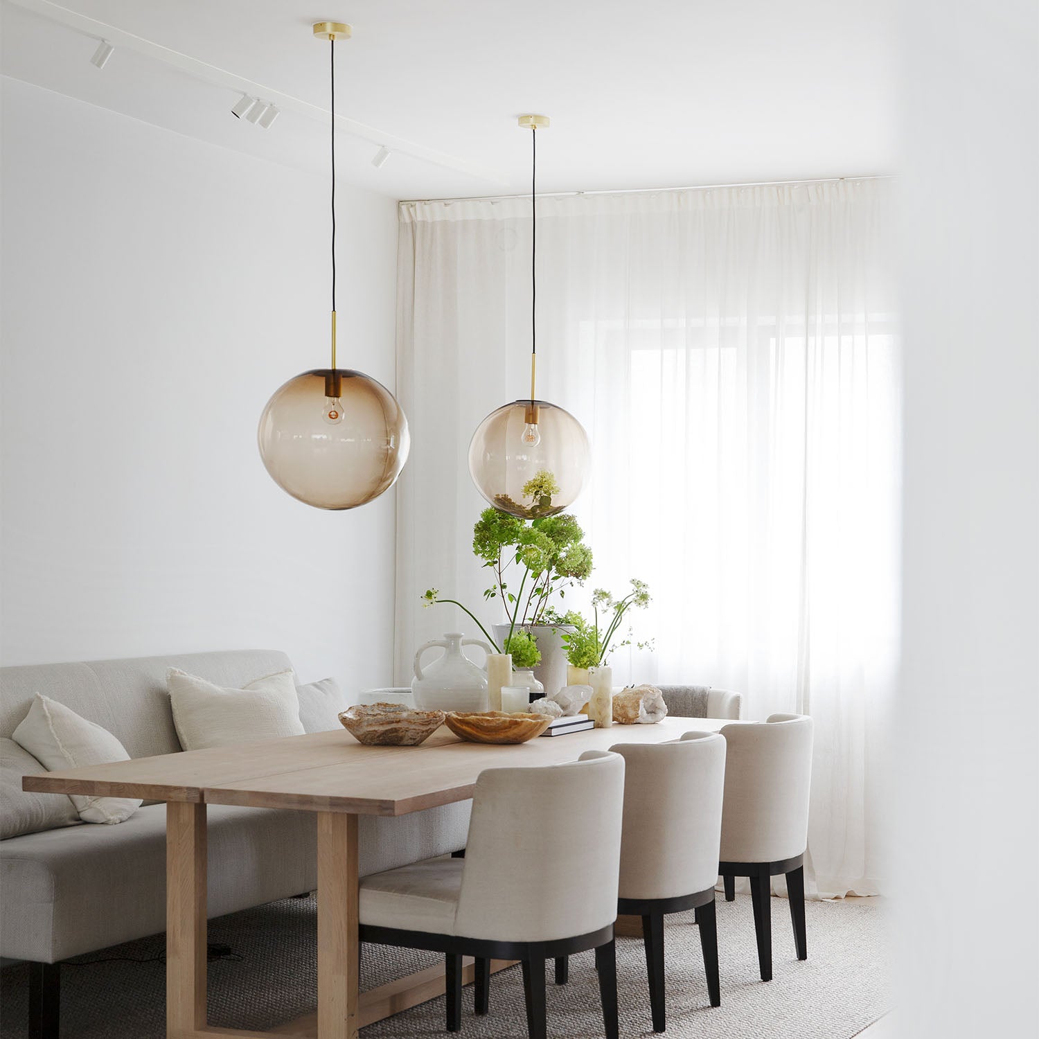 ARCHIVE 4014 - Handmade blown glass globe pendant light