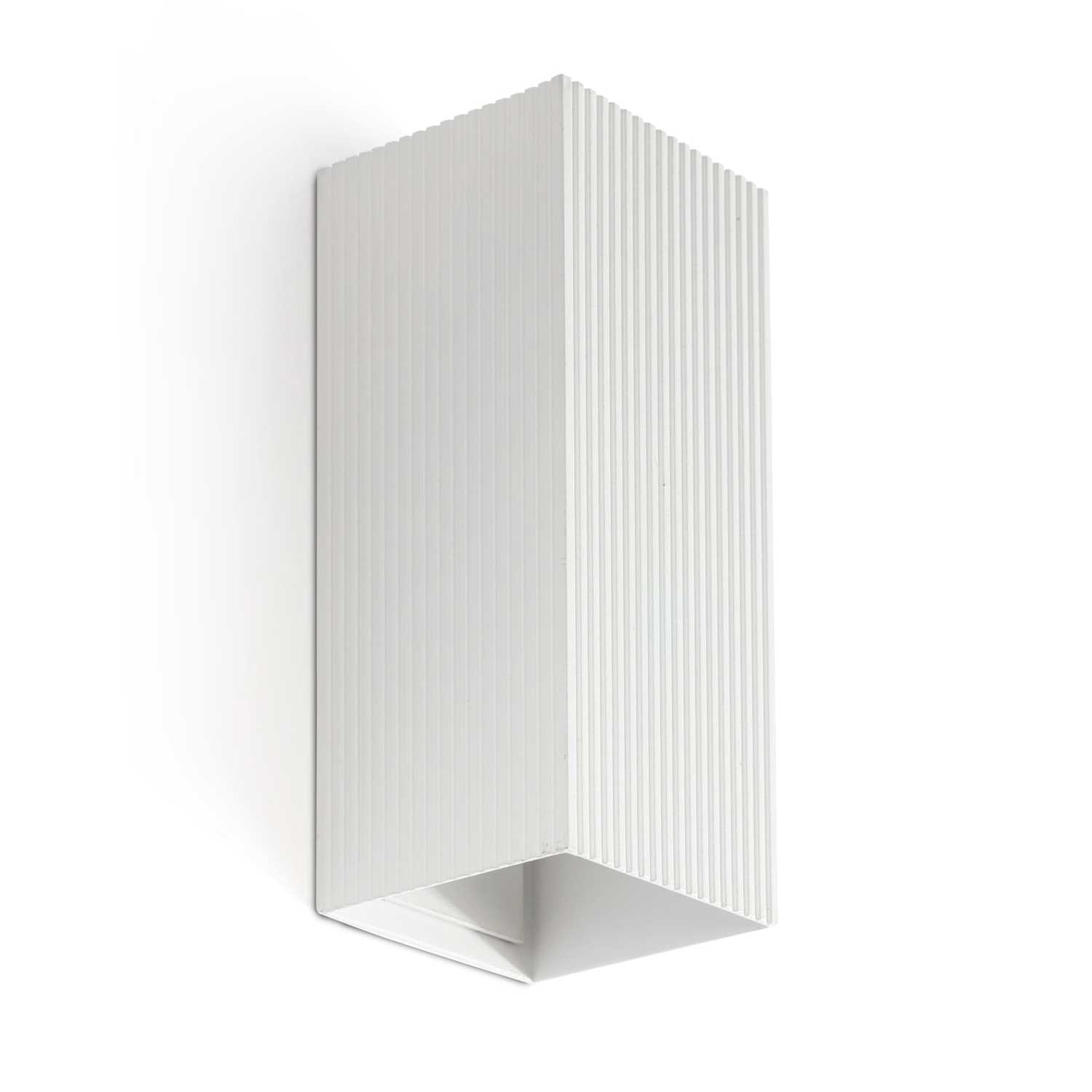 Moon - Indoor wall sconce in fluted steel