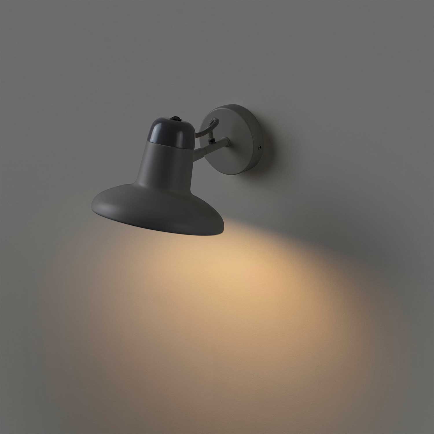 Snap - Industrial wall sconce for dining room