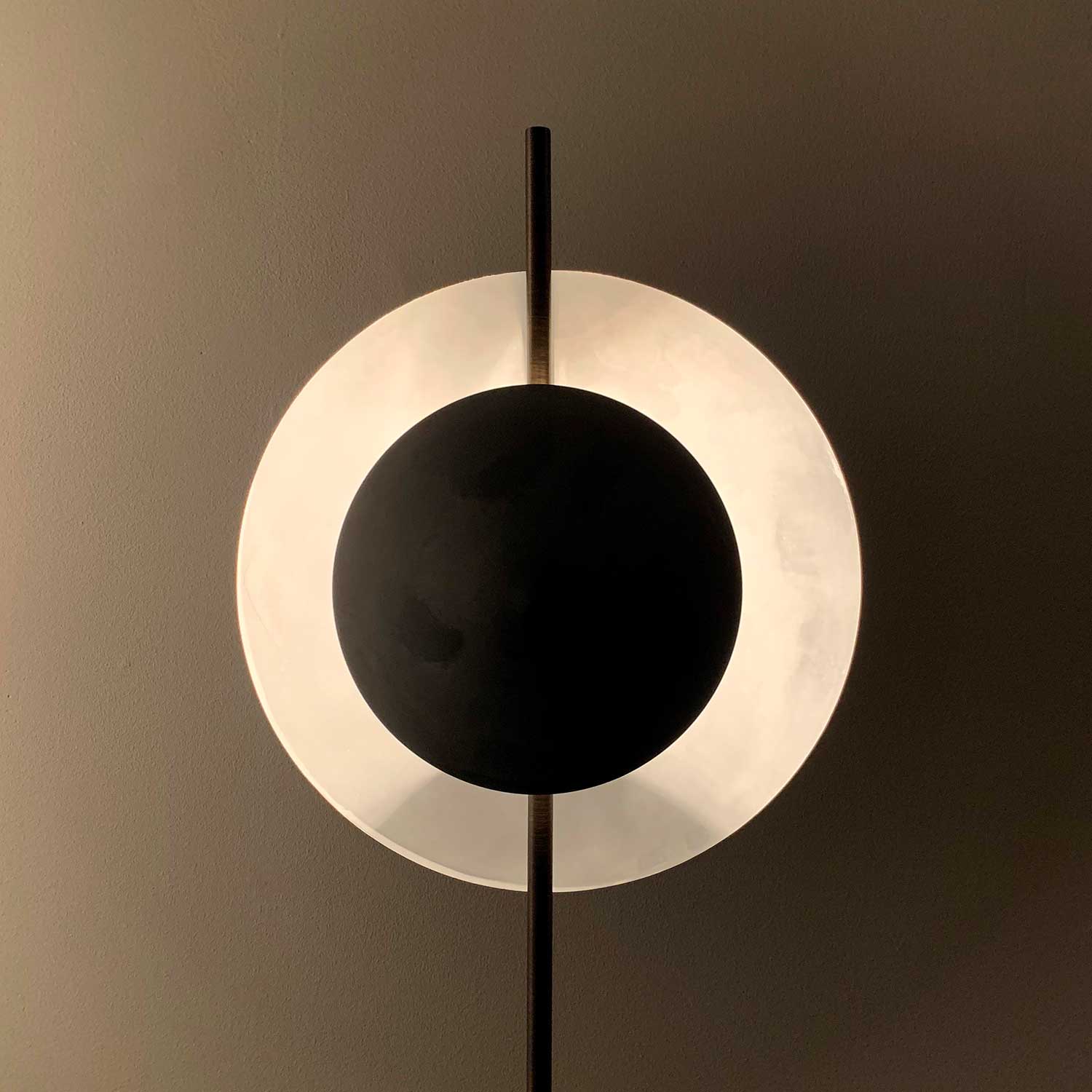 Dawn - Lampadaire metal gris design brutaliste