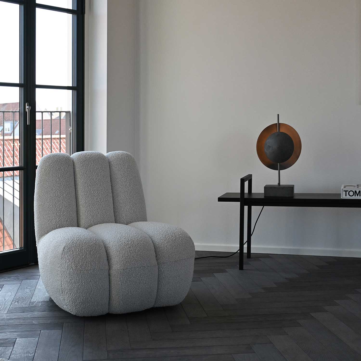 Dusk - Brutalistische Design-Metalltischlampe für Wohnzimmer