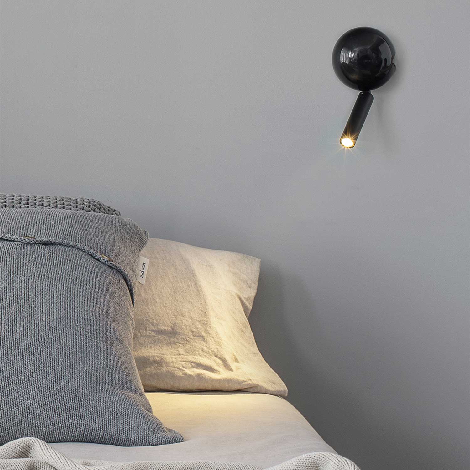 Press - LED reading bedside lamp for modern hotel