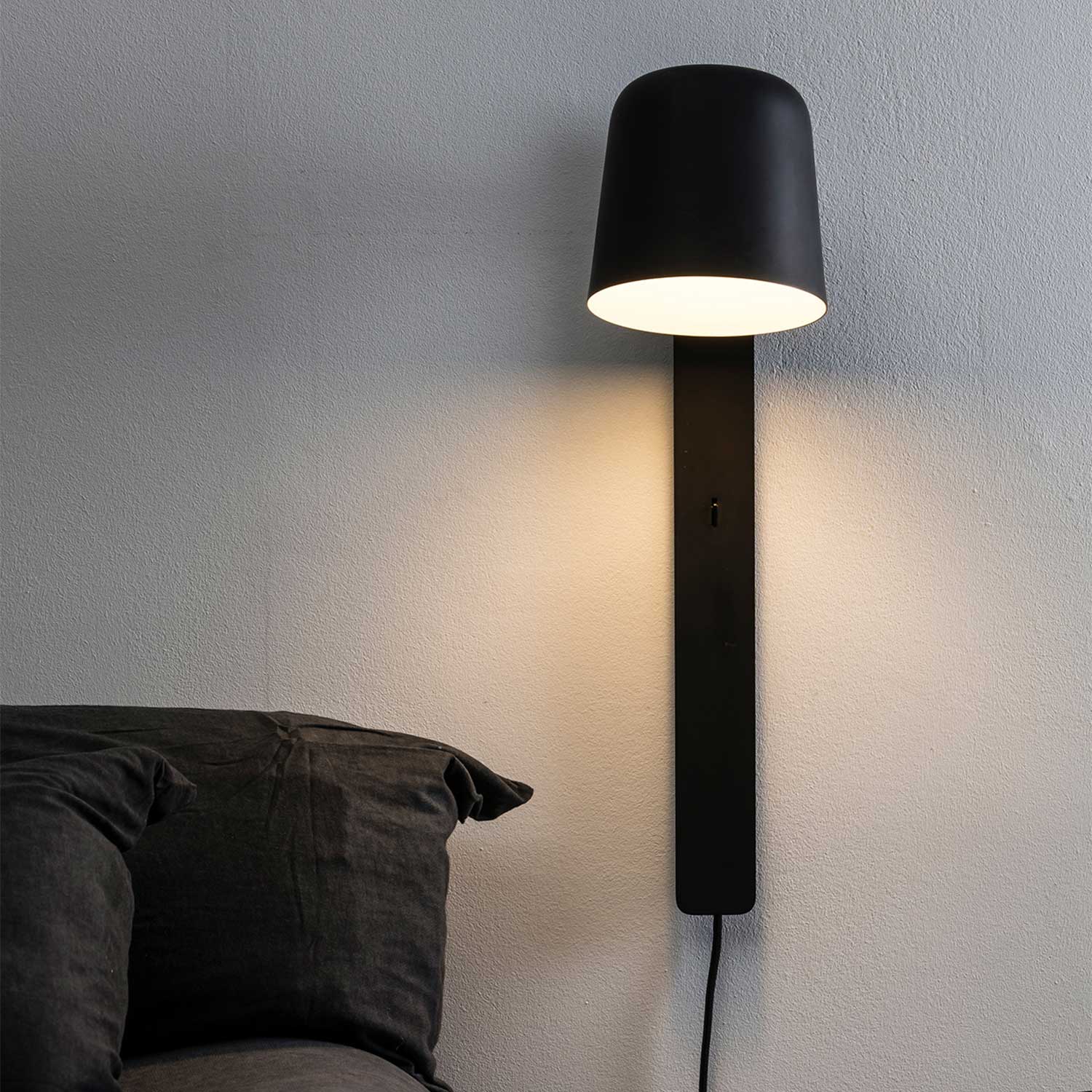 Tila - Contemporary adjustable wall reading lamp