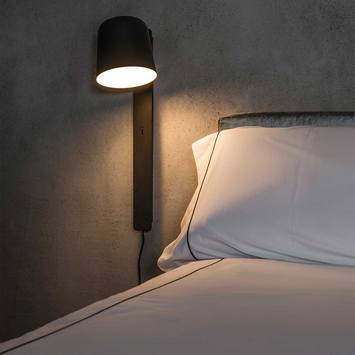 Tila - Contemporary adjustable wall reading lamp