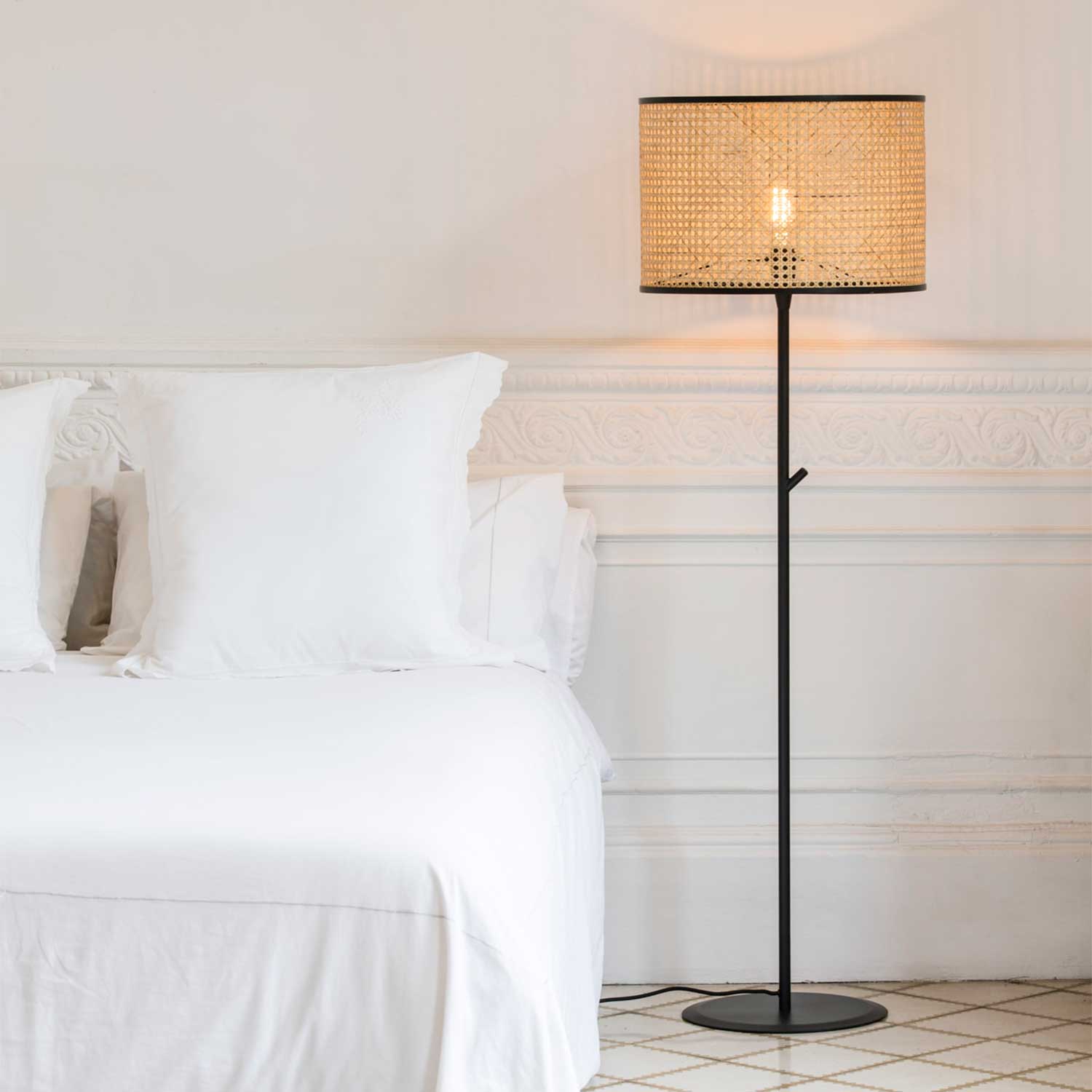 Mambo - Lampadaire sur pied en rotin pour salon bohème