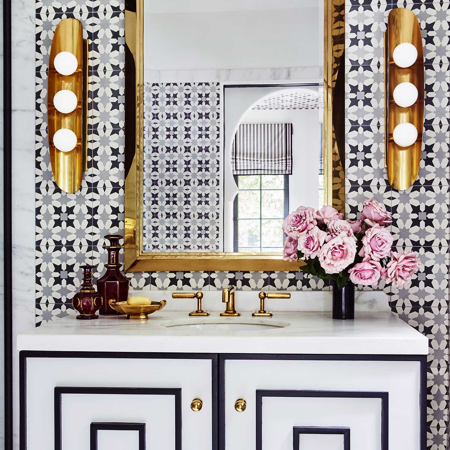 Hopper - Vintage wall sconce in golden brass