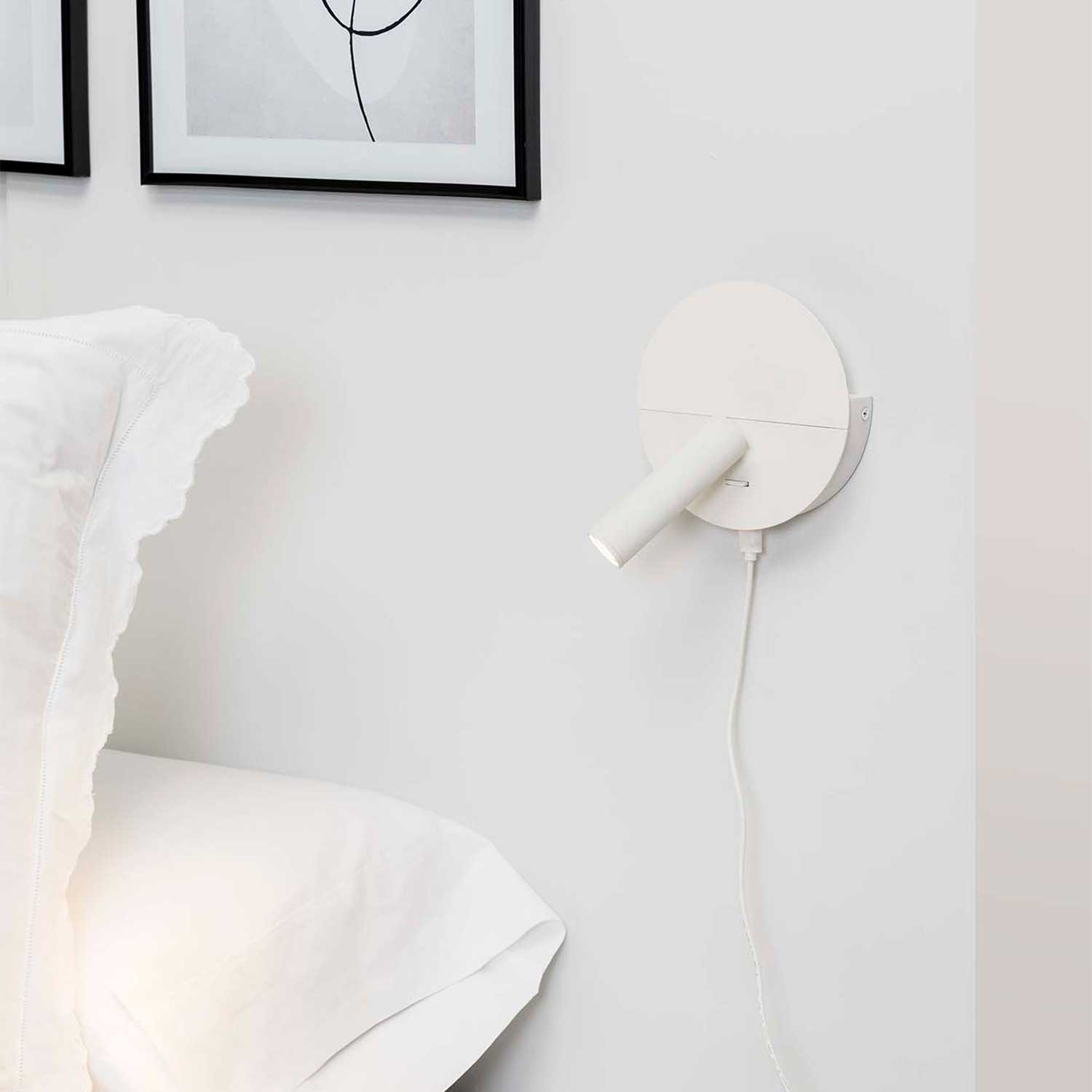 Duas - Modern wall reading lamp with USB port