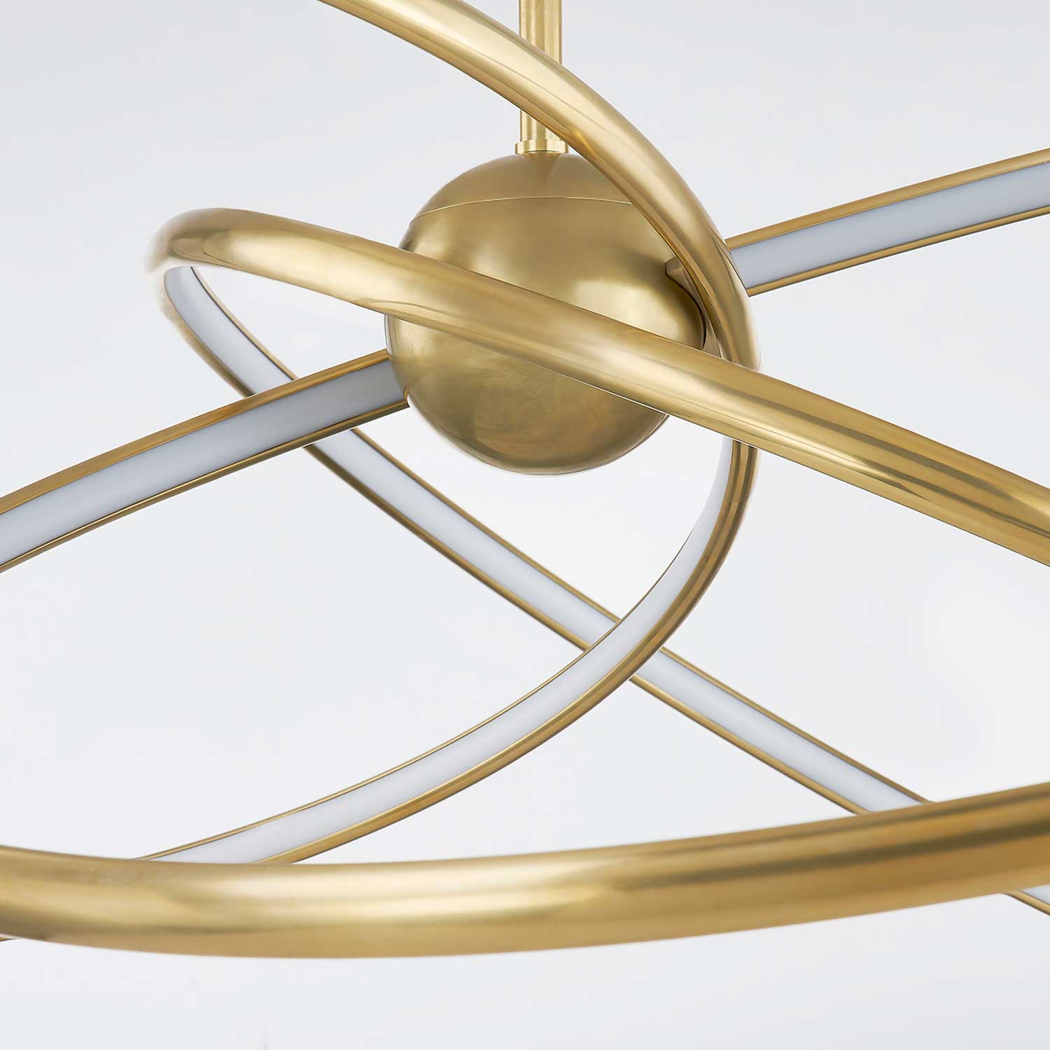 Alula - Elegante hochwertige goldene Pendelleuchte für Wohnzimmer