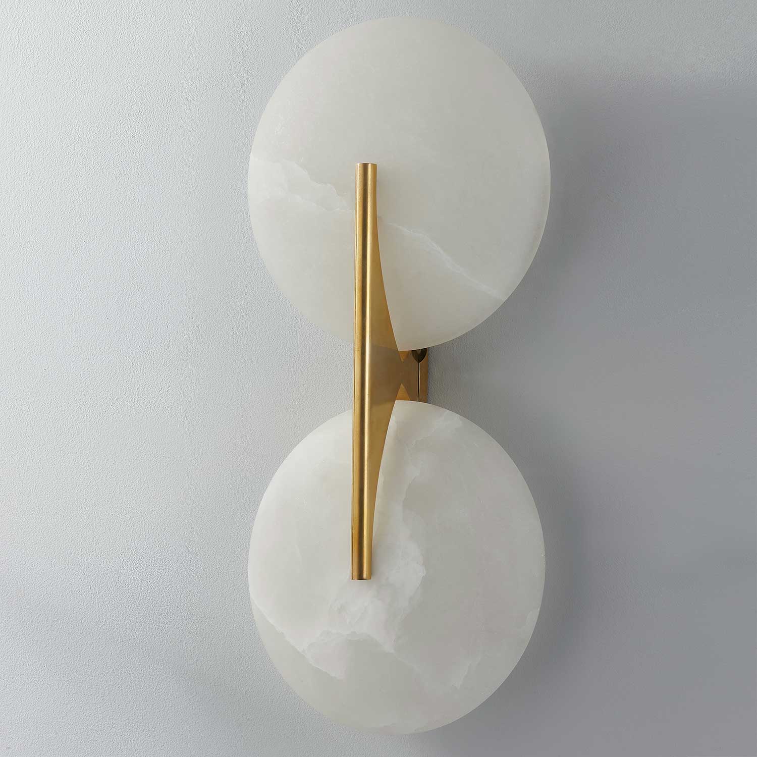 Asteria - Aplique de pared de alabastro y latón dorado de lujo para dormitorio