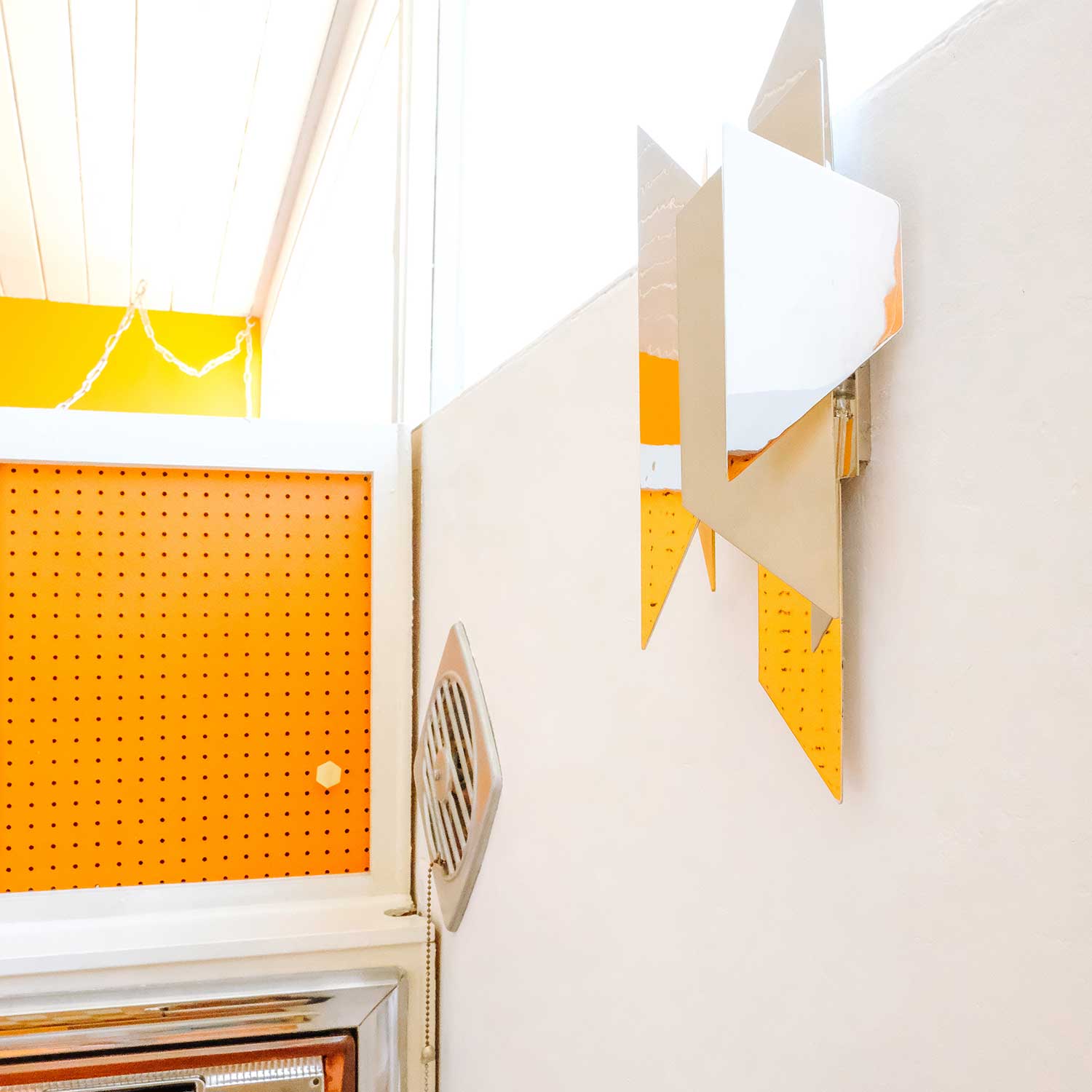 Modernist - Aplique de pared moderno de metal para salón