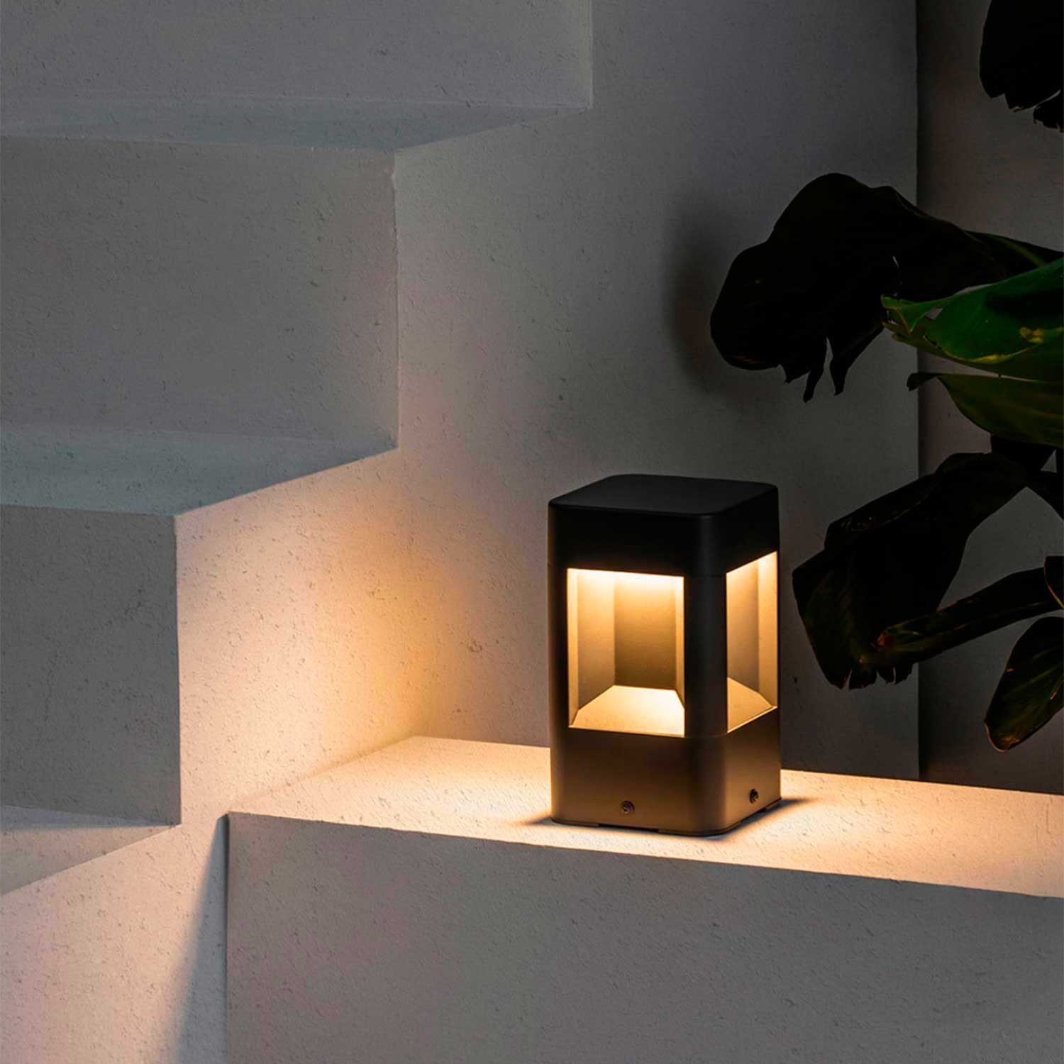 Naya - Palo luminoso led per illuminazione di vialetti moderna