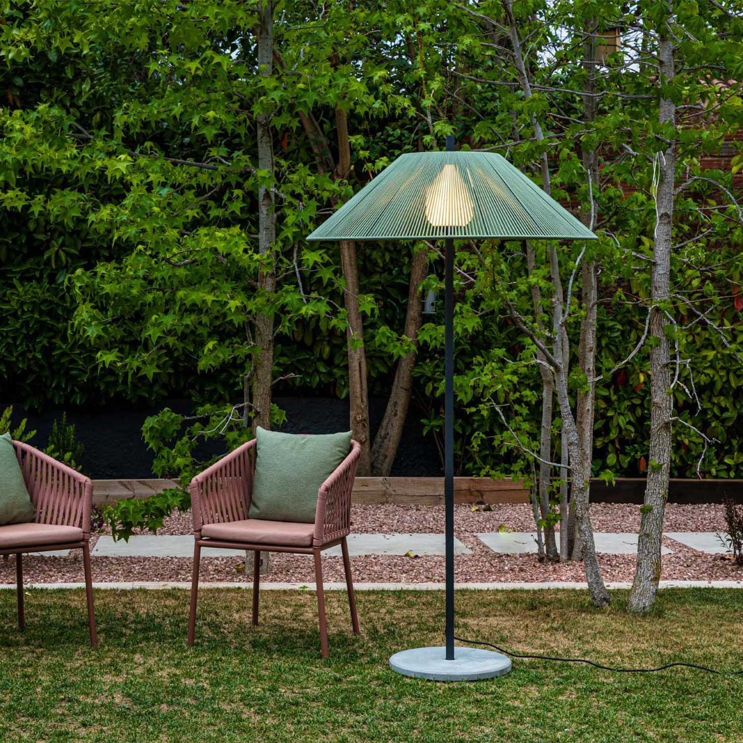 Сайгон - Дизайнерский уличный торшер с плетеным абажуром