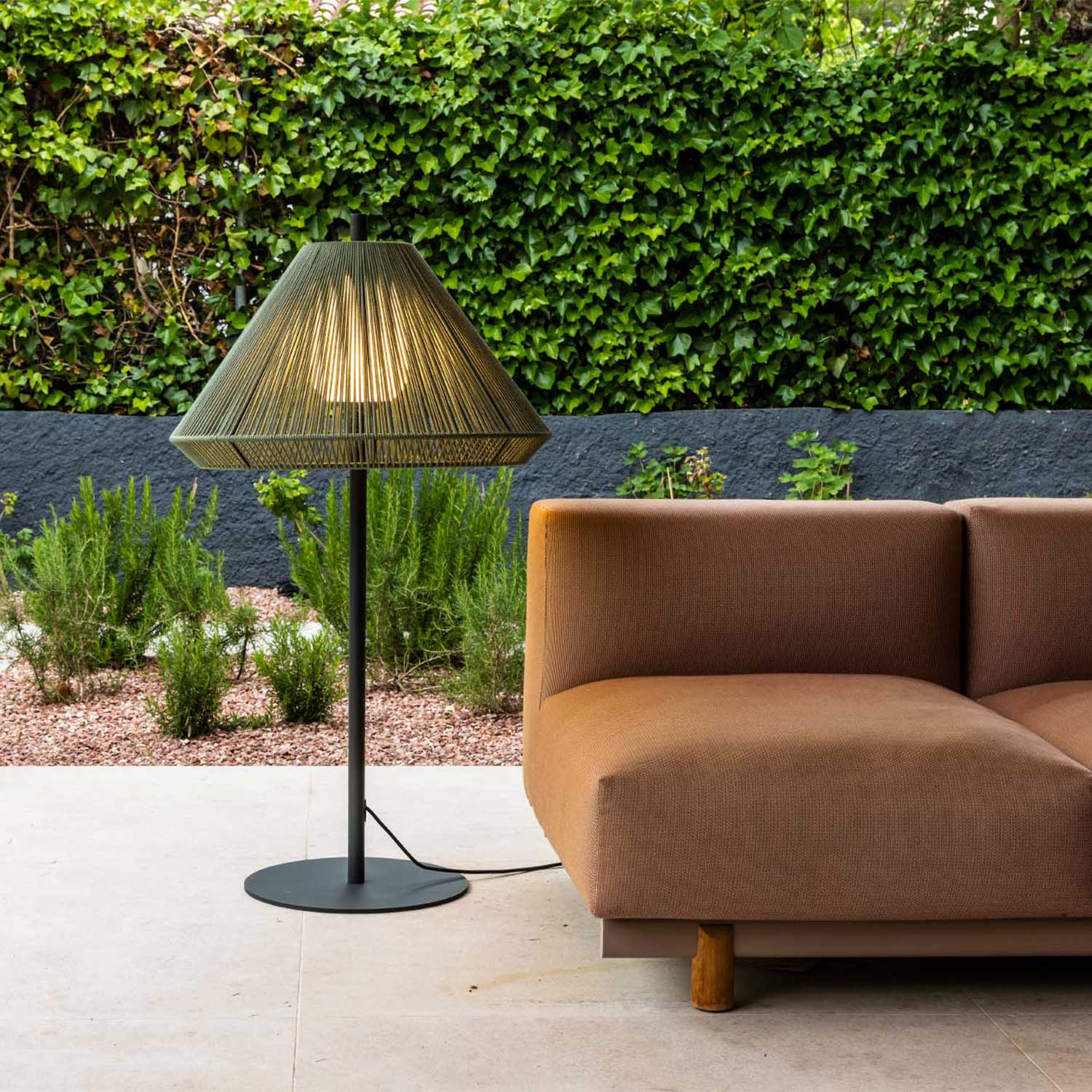 Saigon - Lampada da terra esterna moderna paralume intrecciato