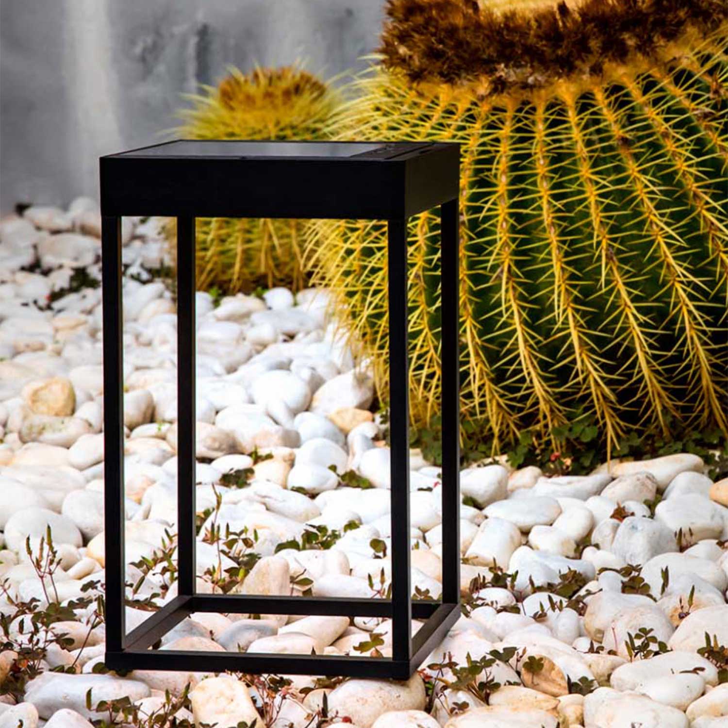 Kasp - tragbare Solar-LED-Lampe aus schwarzem Stahl