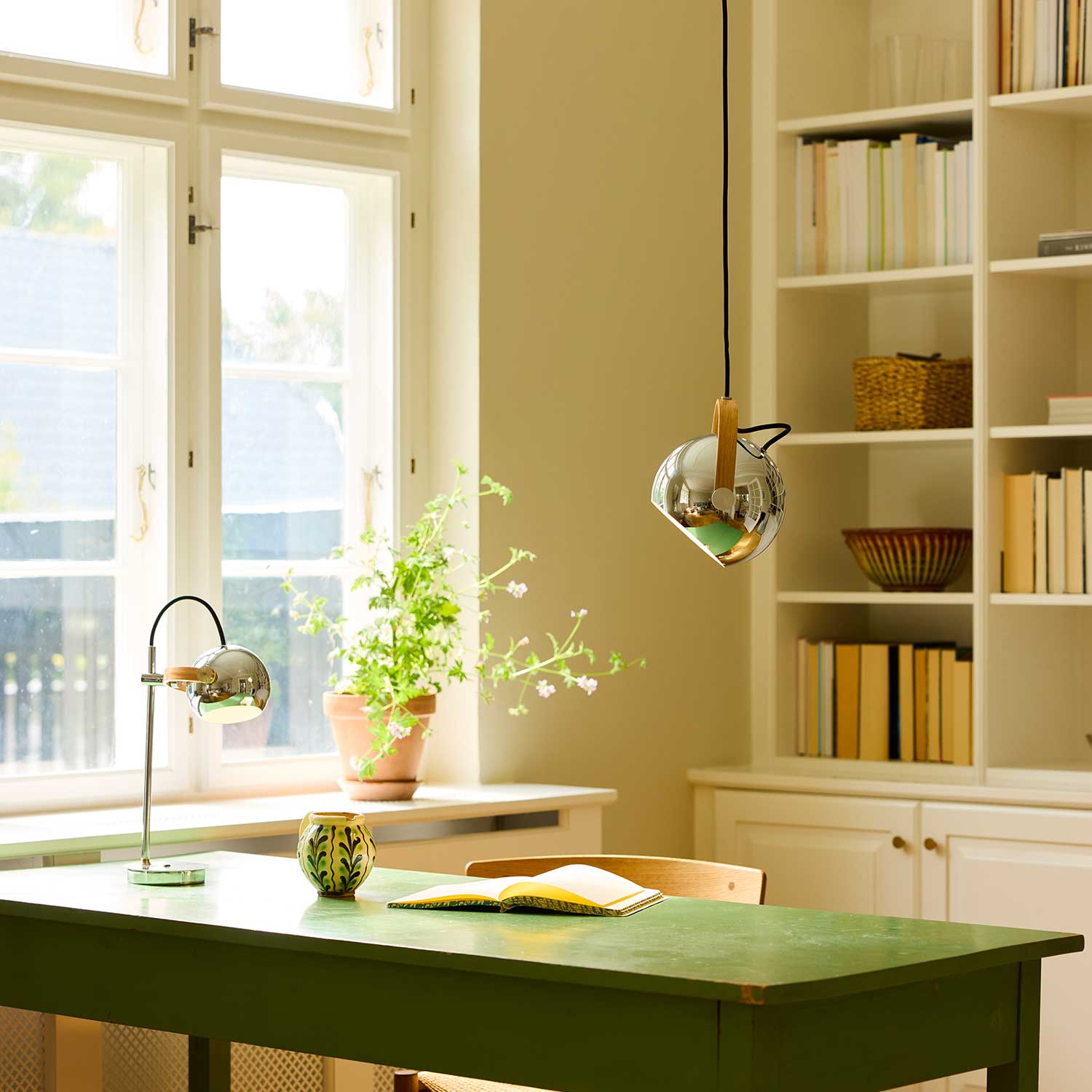 DC - Хромированный подвесной светильник в винтажном дизайне с регулируемым направлением света