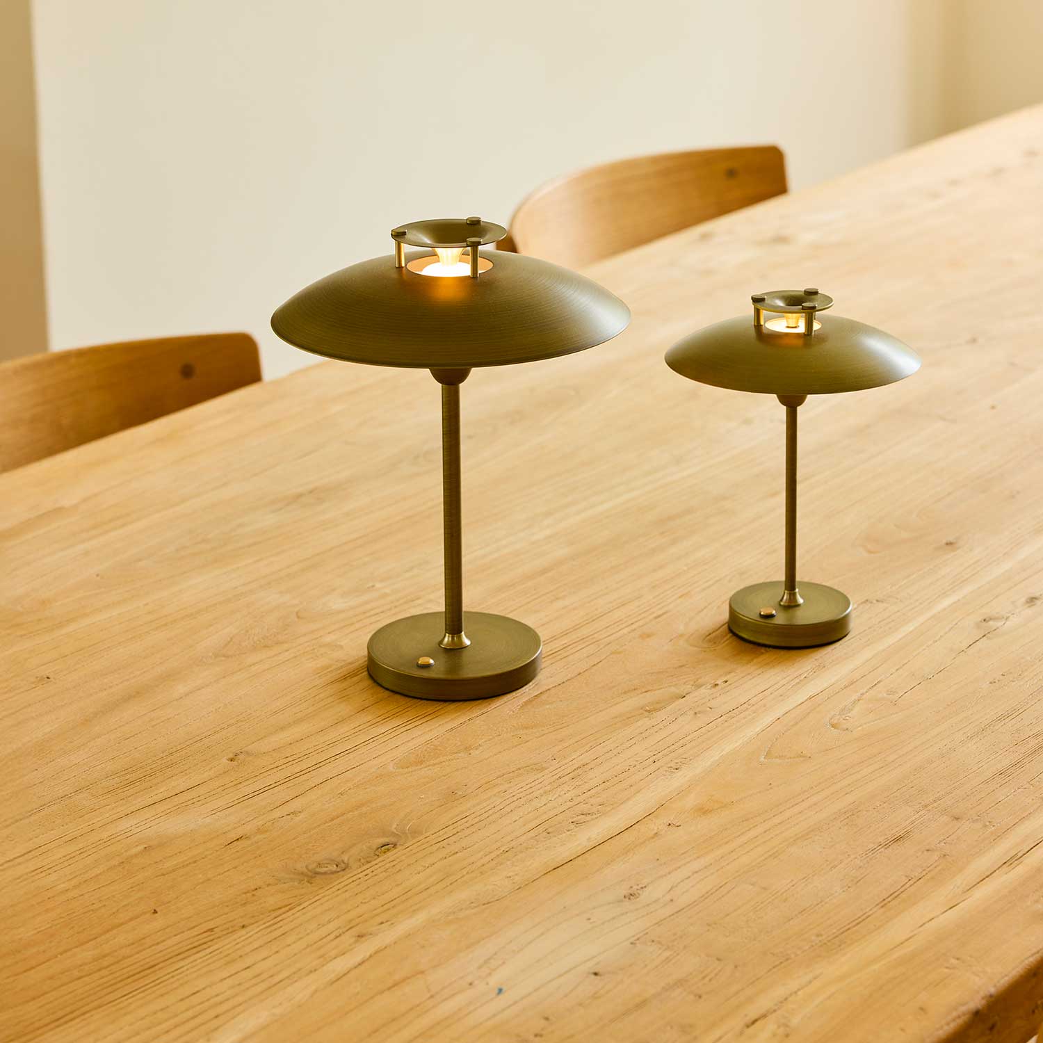 Stepp - Lampe sans-fil portable design en acier étanche