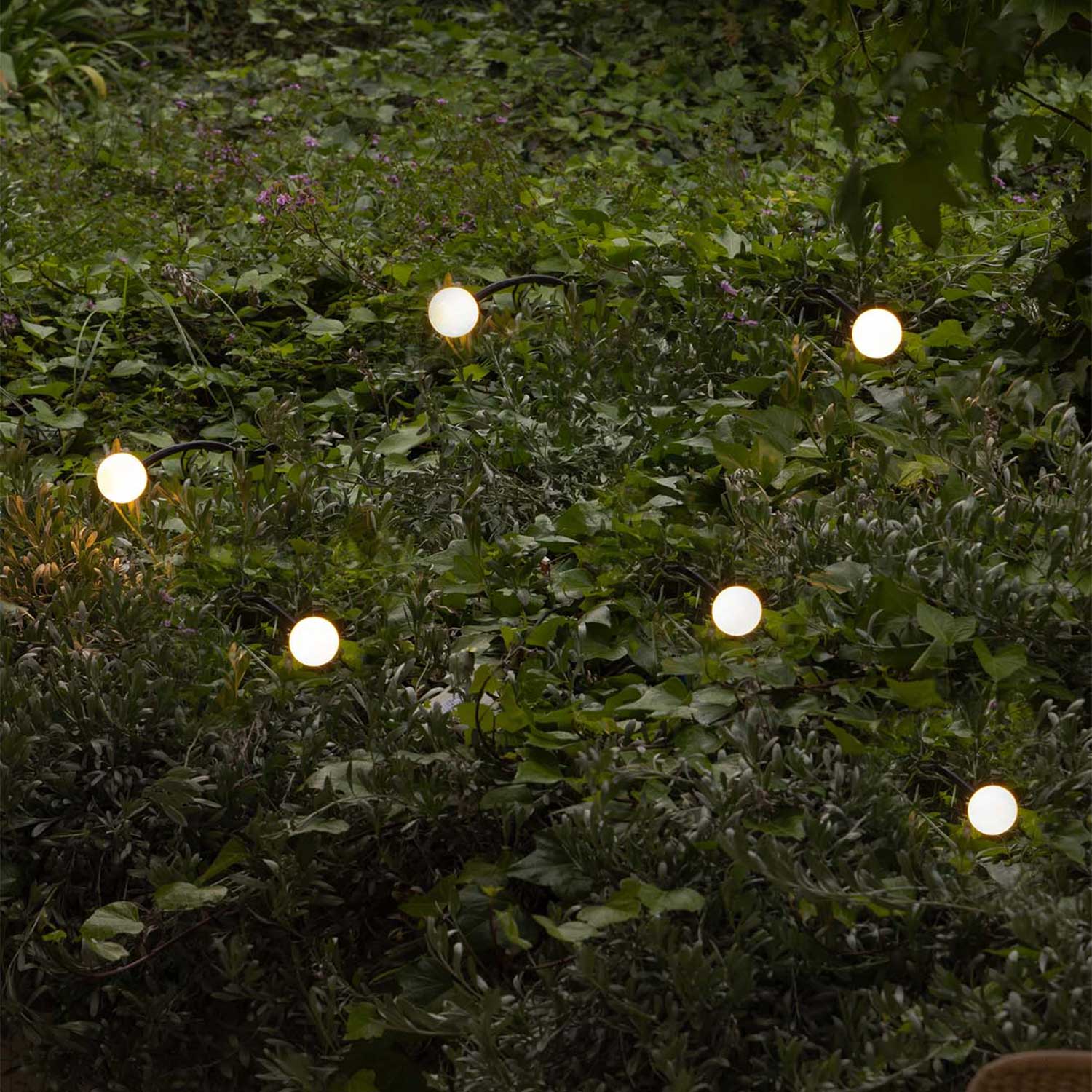 Cuca - Piquet led en acier noir pour jardin moderne