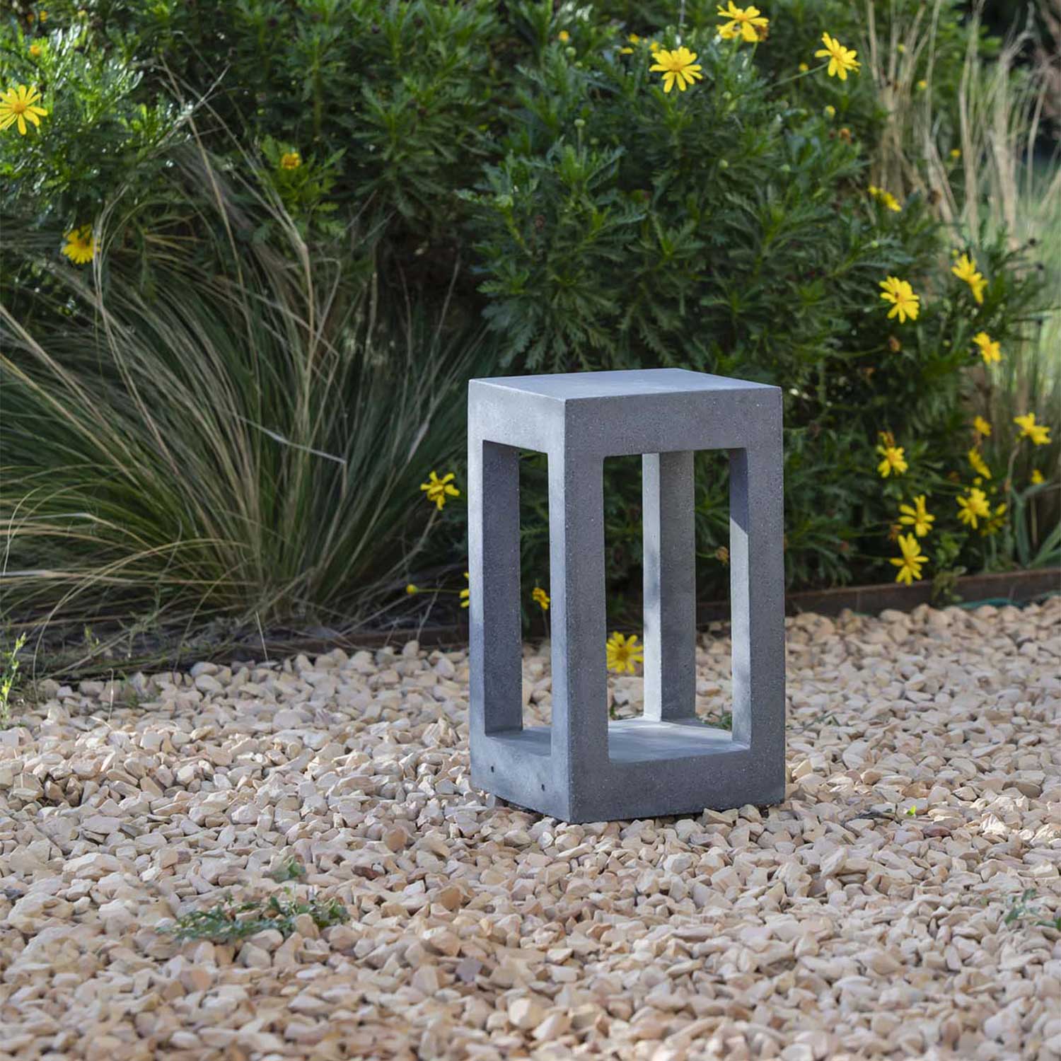 Pilo - Concrete outdoor LED beacon for modern garden
