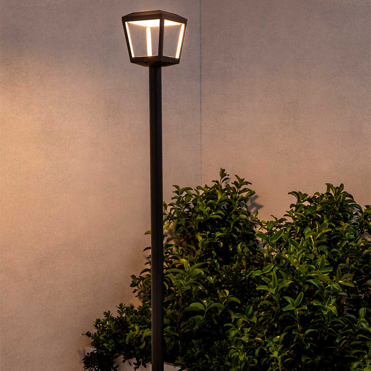 Plaza - Lampadaire led en acier pour extérieur moderne