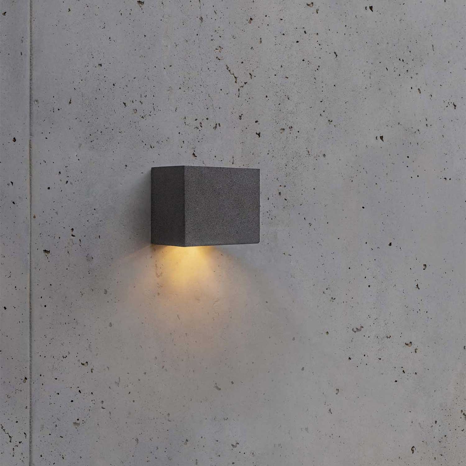Grot - Außenwandleuchte LED aus Beton im Industriestil